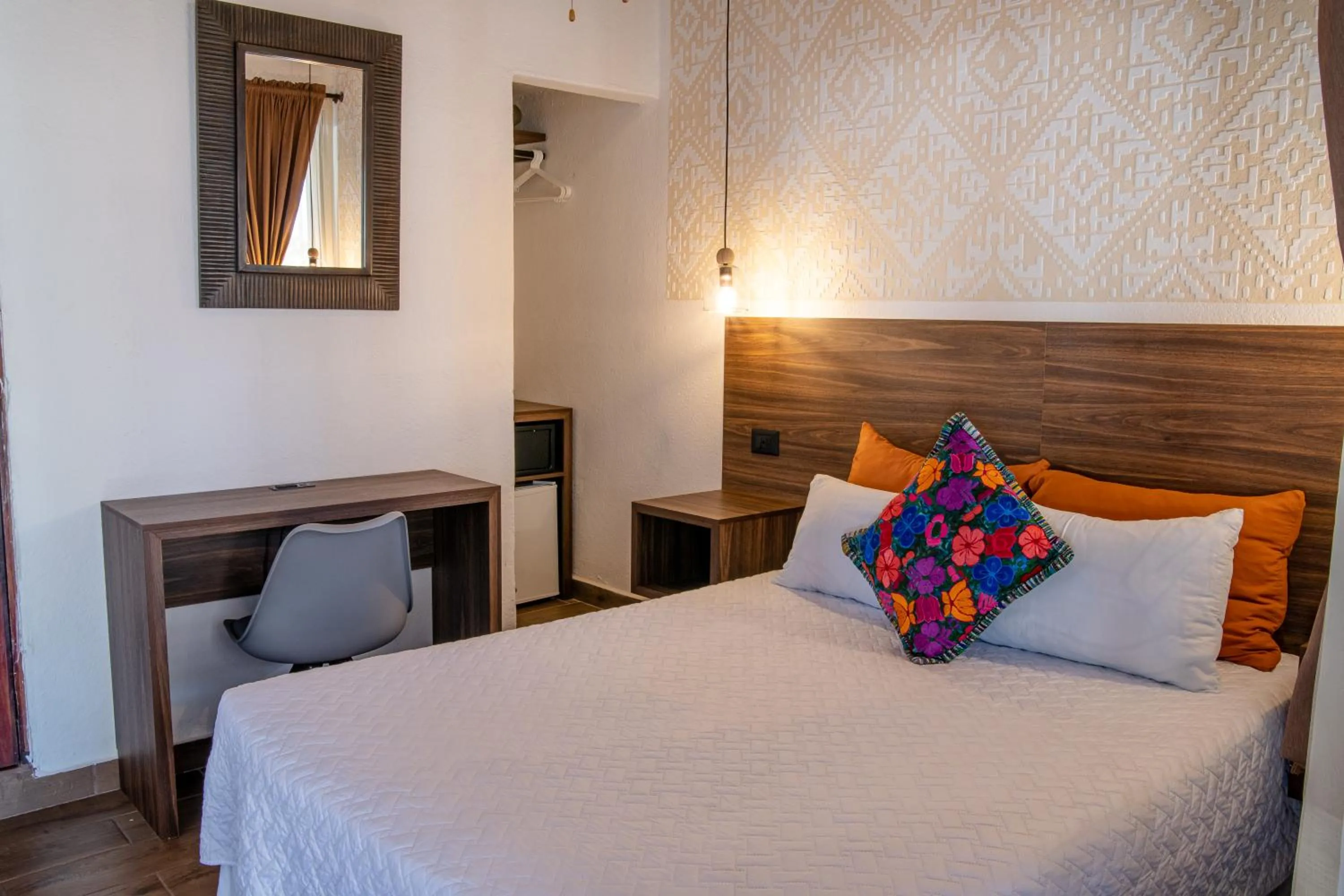 Bed in Hotel Las Camelias Inn by AHS