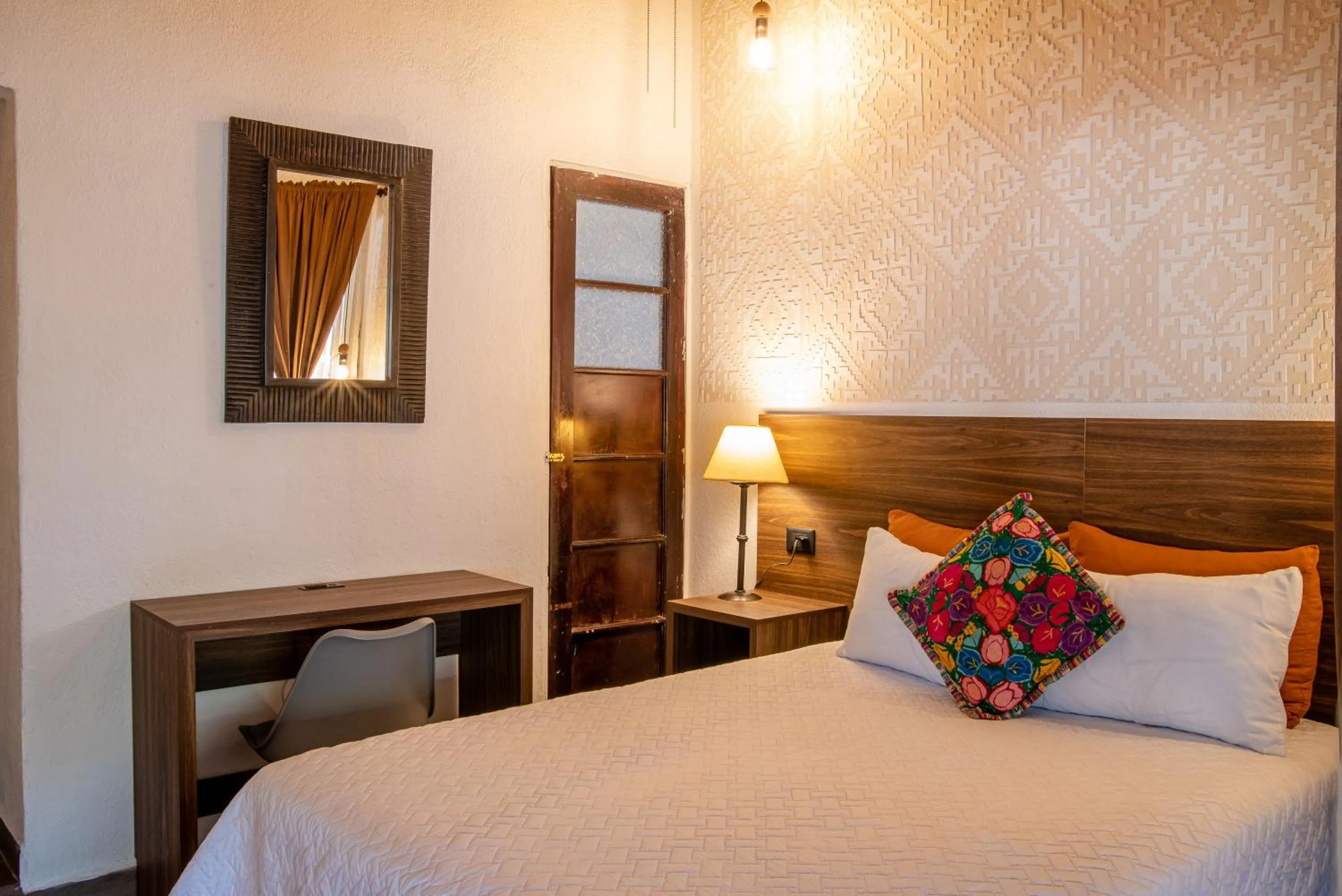 Bed in Hotel Las Camelias Inn by AHS