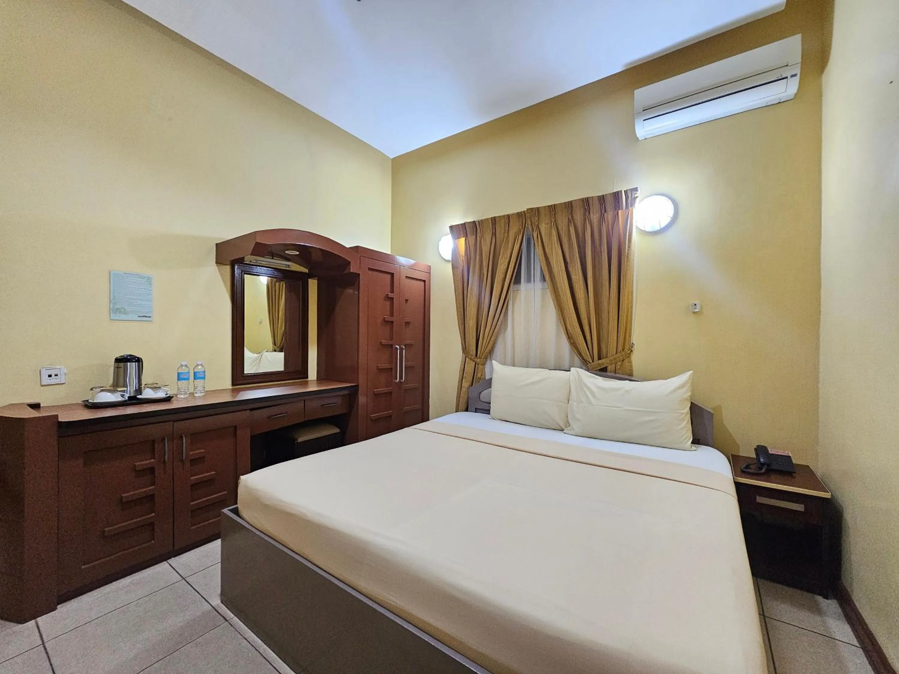 Bedroom, Bed in Hotel Nicanor