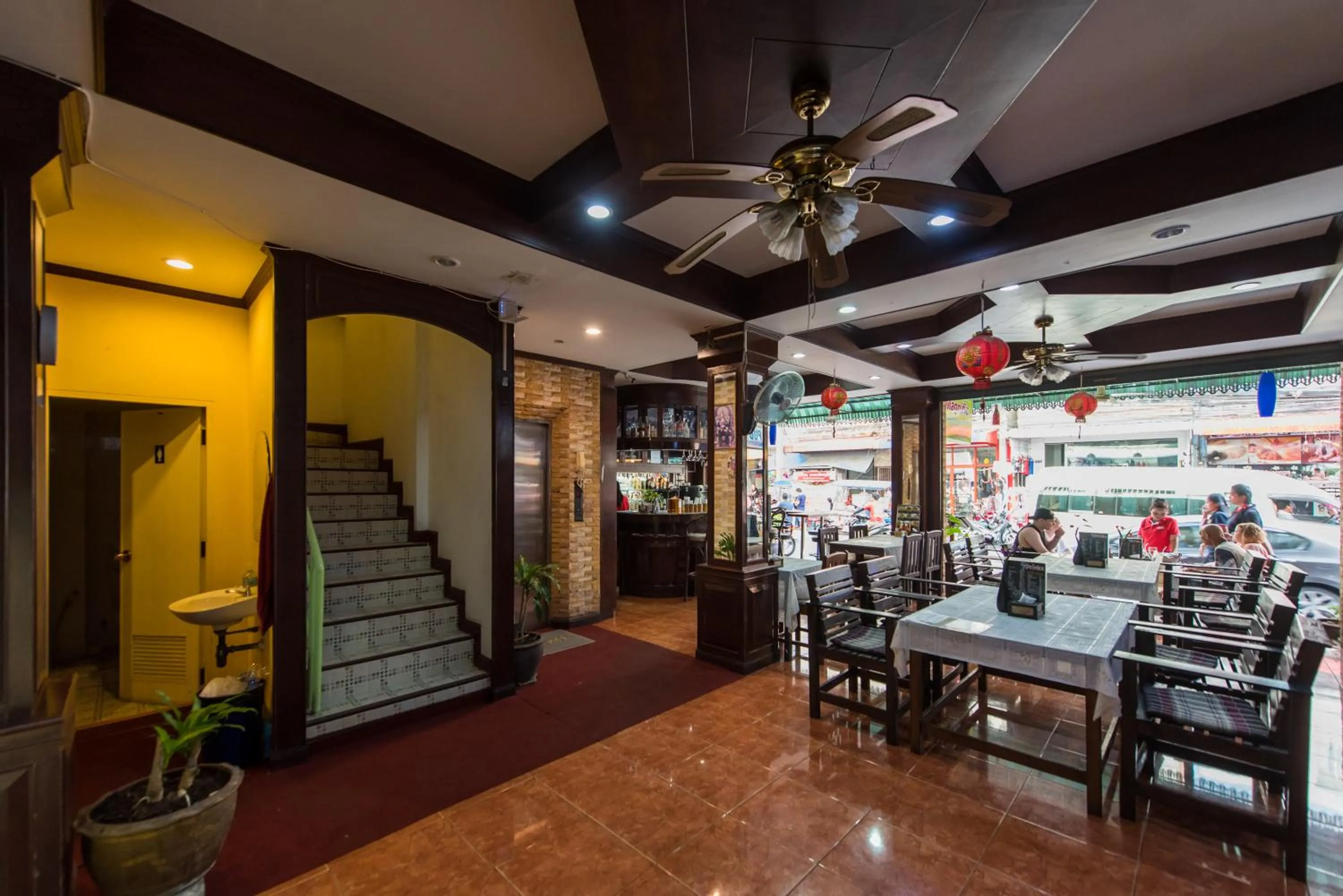 Restaurant/places to eat in Magnific Patong