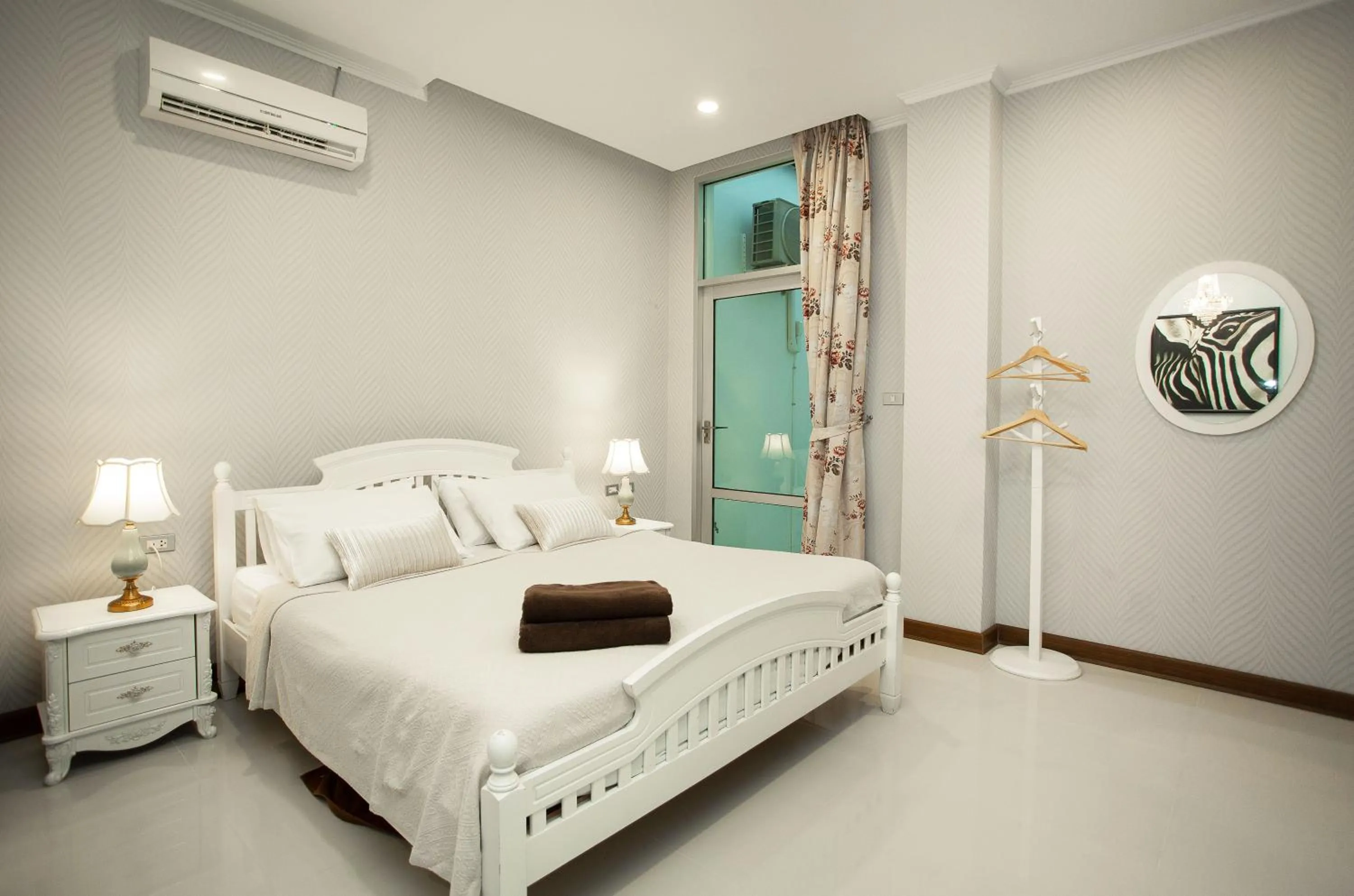 Bed in Nagawari Art Maldives BBQ Pattaya Villa