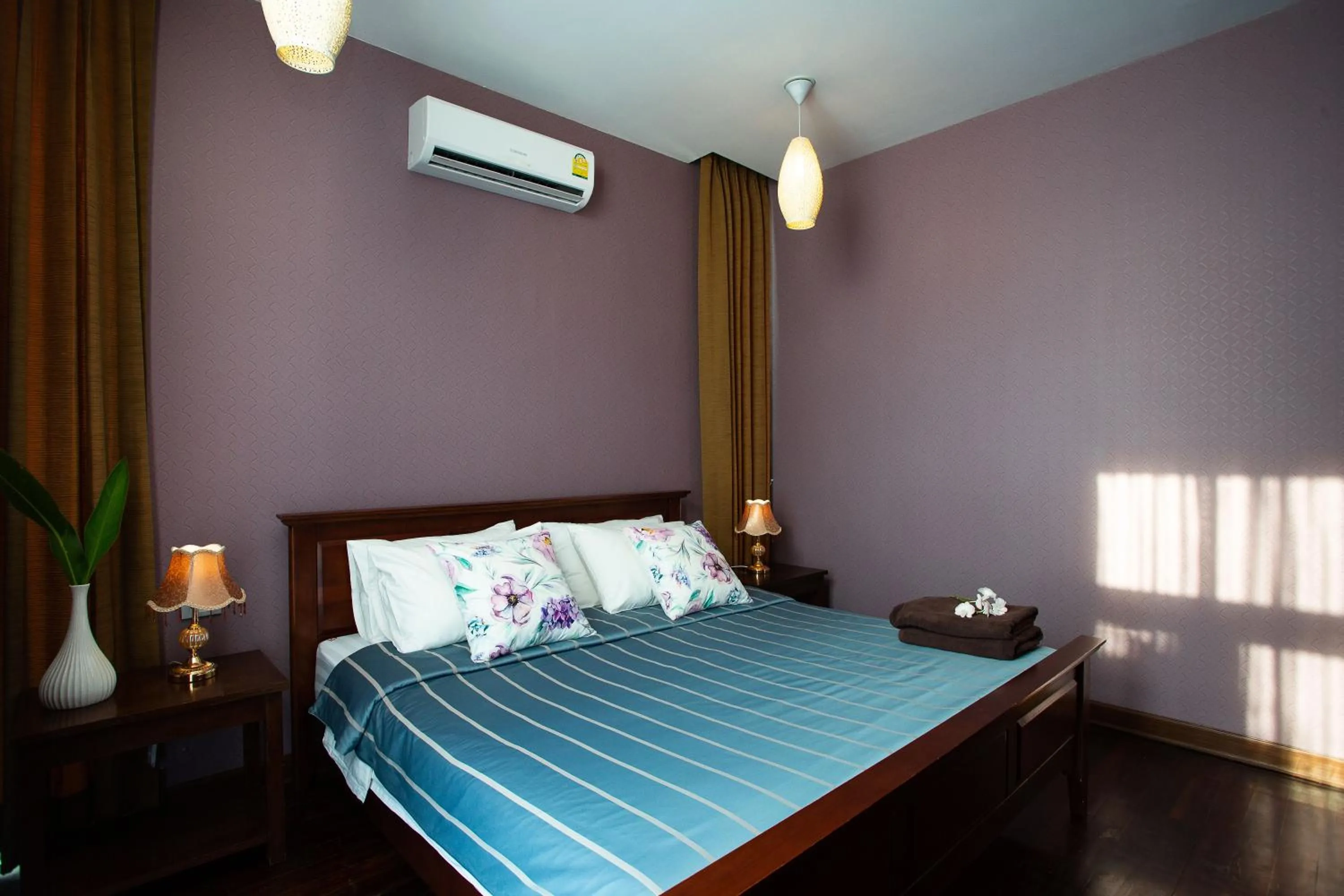 Bed in Nagawari Art Maldives BBQ Pattaya Villa