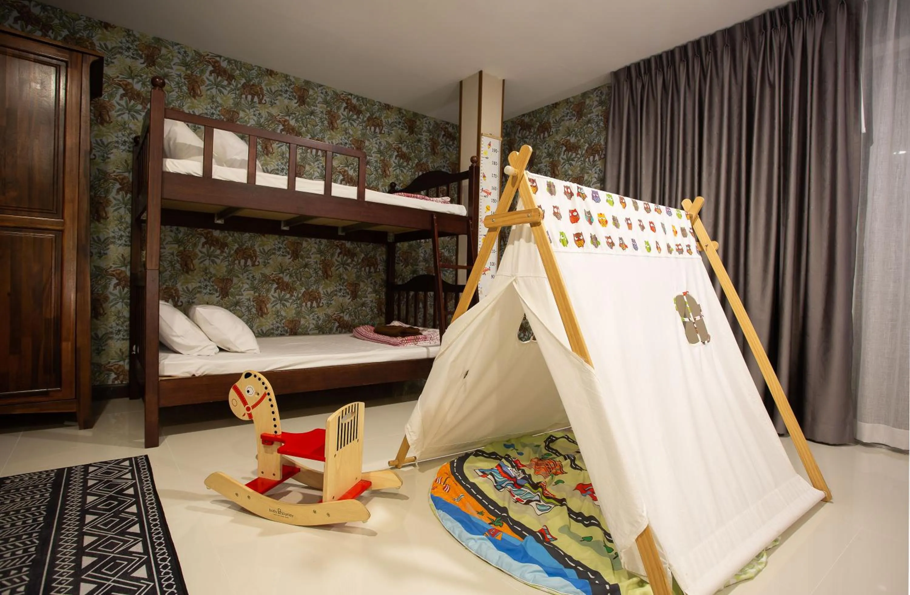 Bed in Nagawari Art Maldives BBQ Pattaya Villa