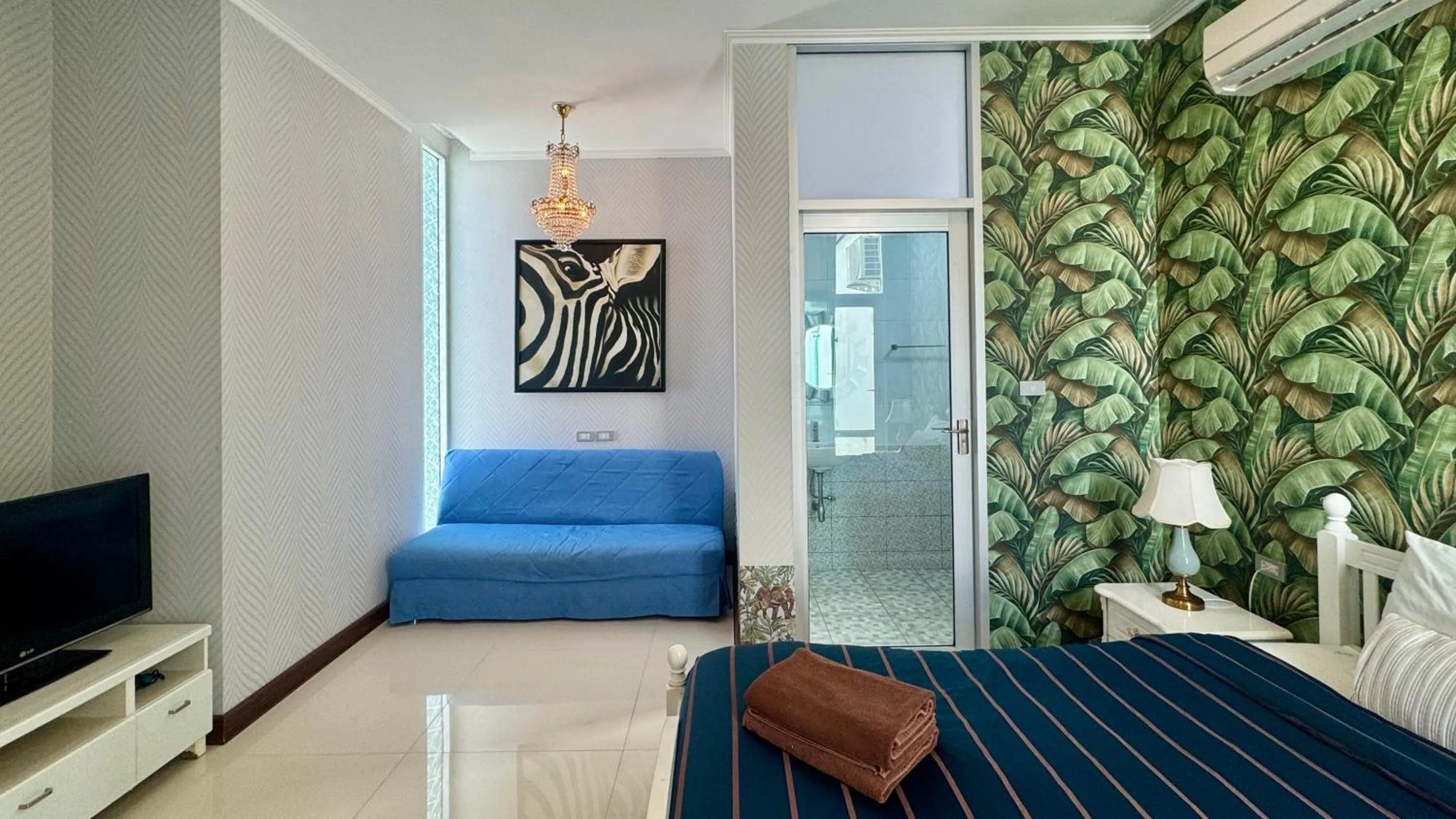 Bed in Nagawari Art Maldives BBQ Pattaya Villa