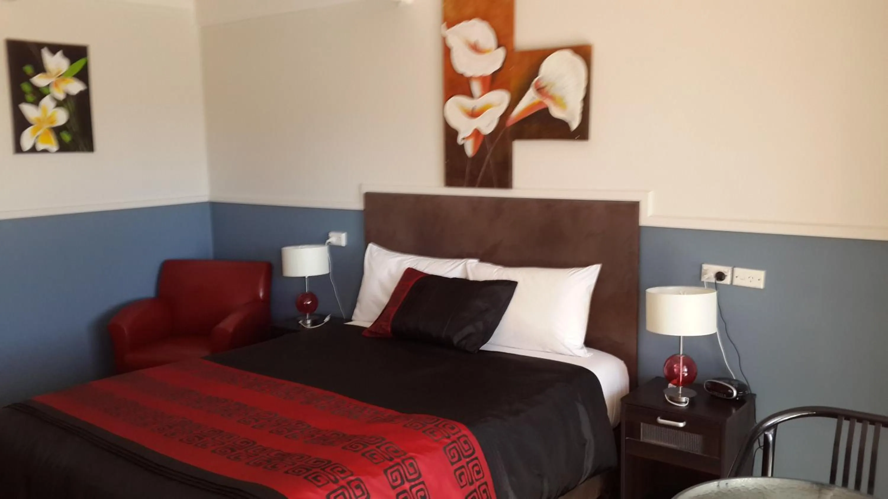 Bedroom, Bed in Zero Inn Motel