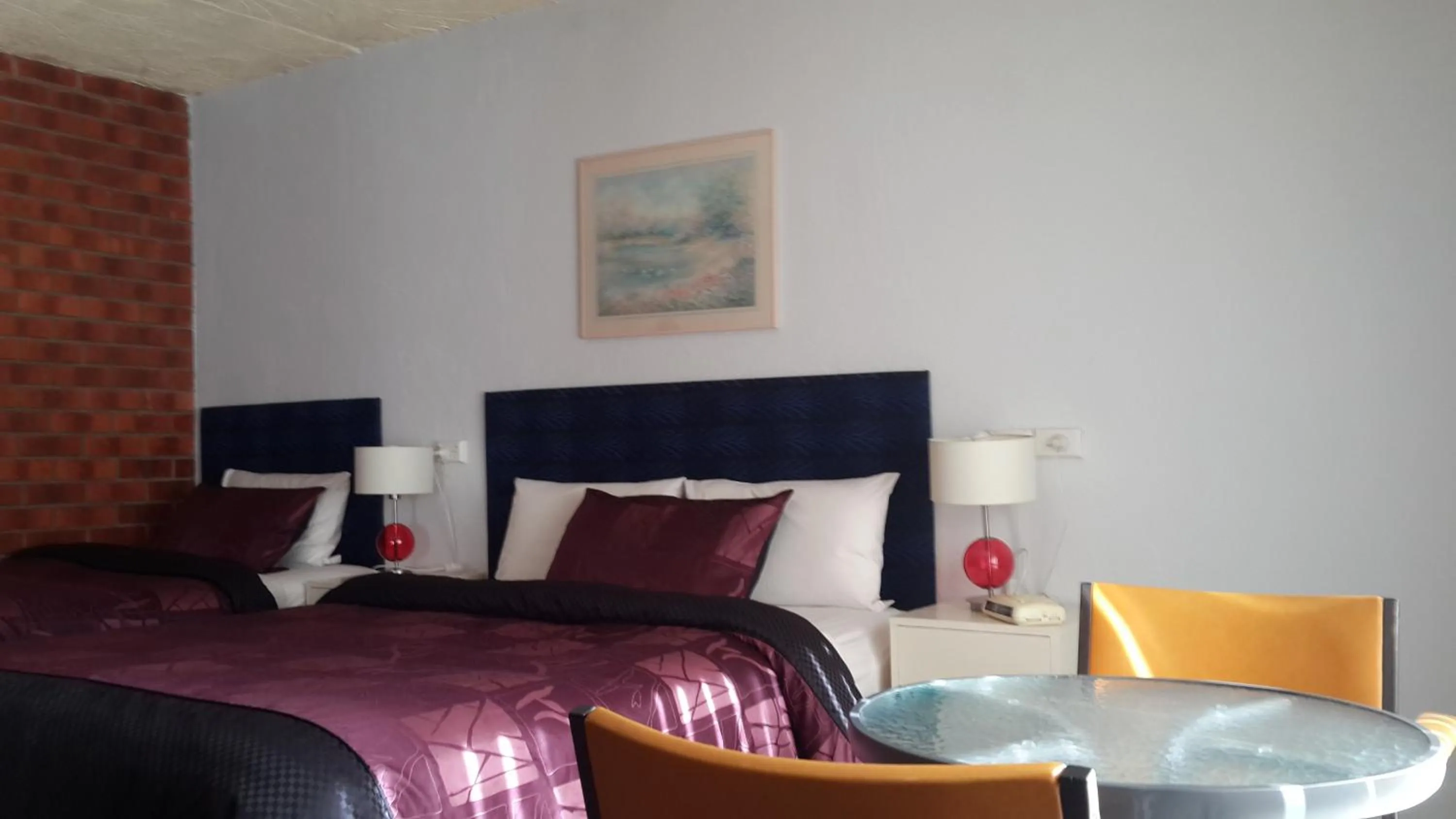 Bedroom, Bed in Zero Inn Motel