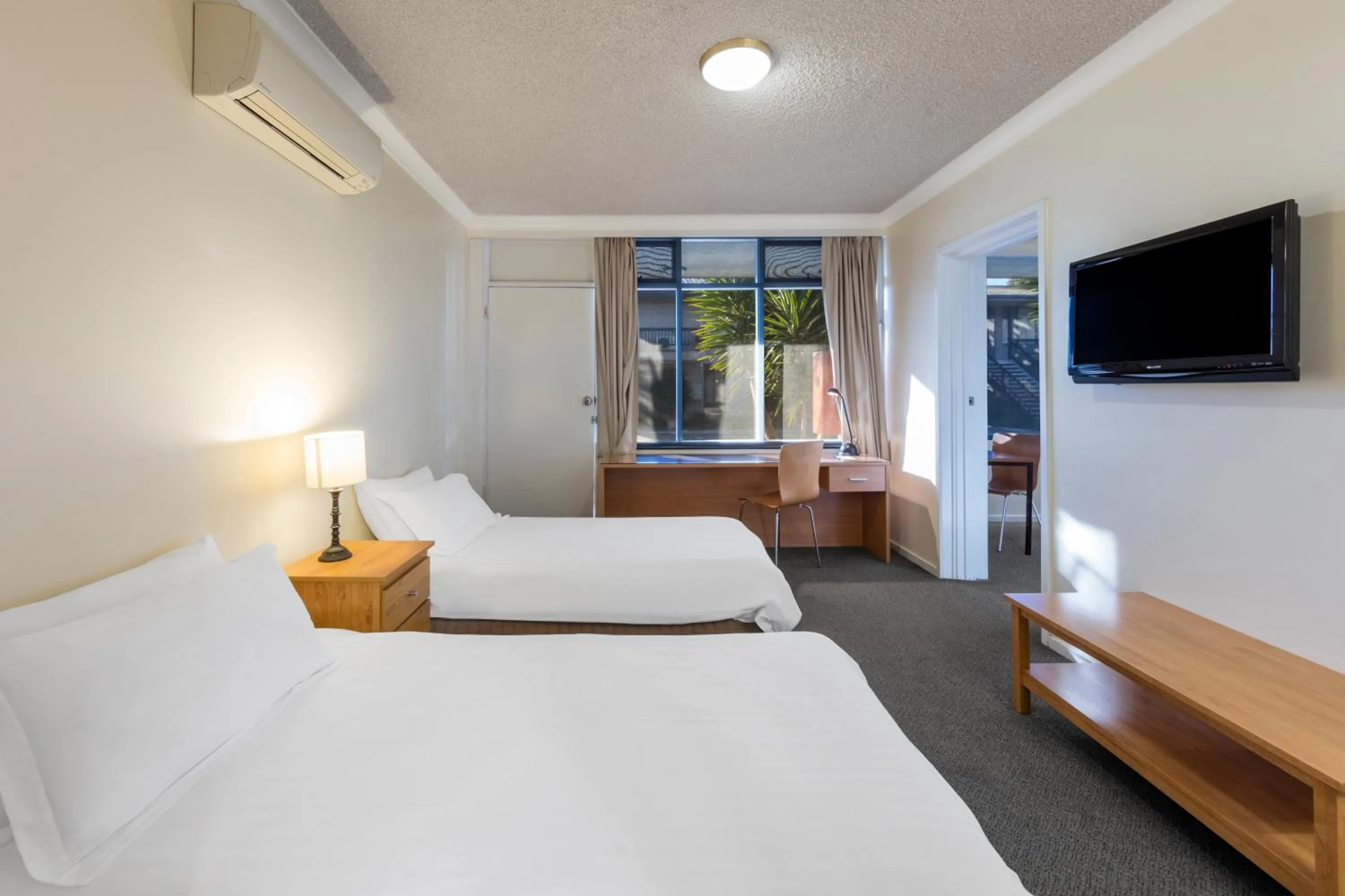 Bedroom, Bed in Best Western Governor Gipps Motor Inn