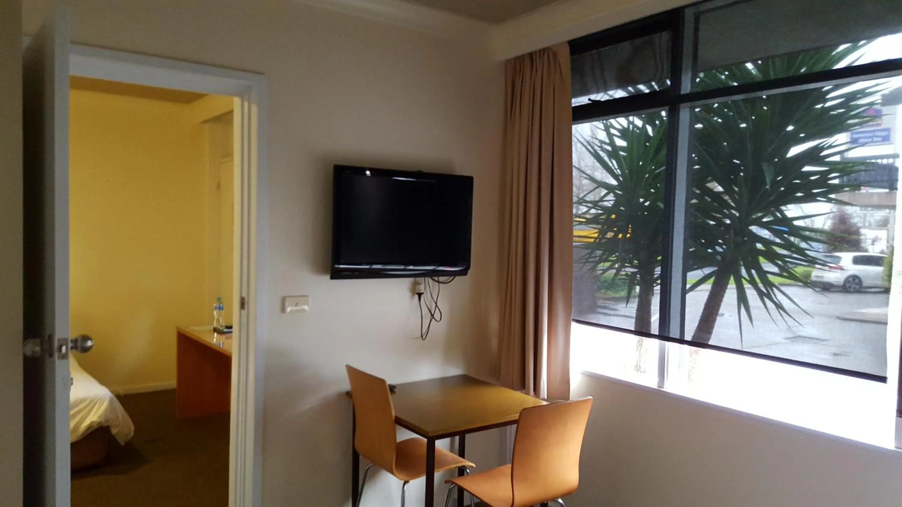 Bedroom in Best Western Governor Gipps Motor Inn