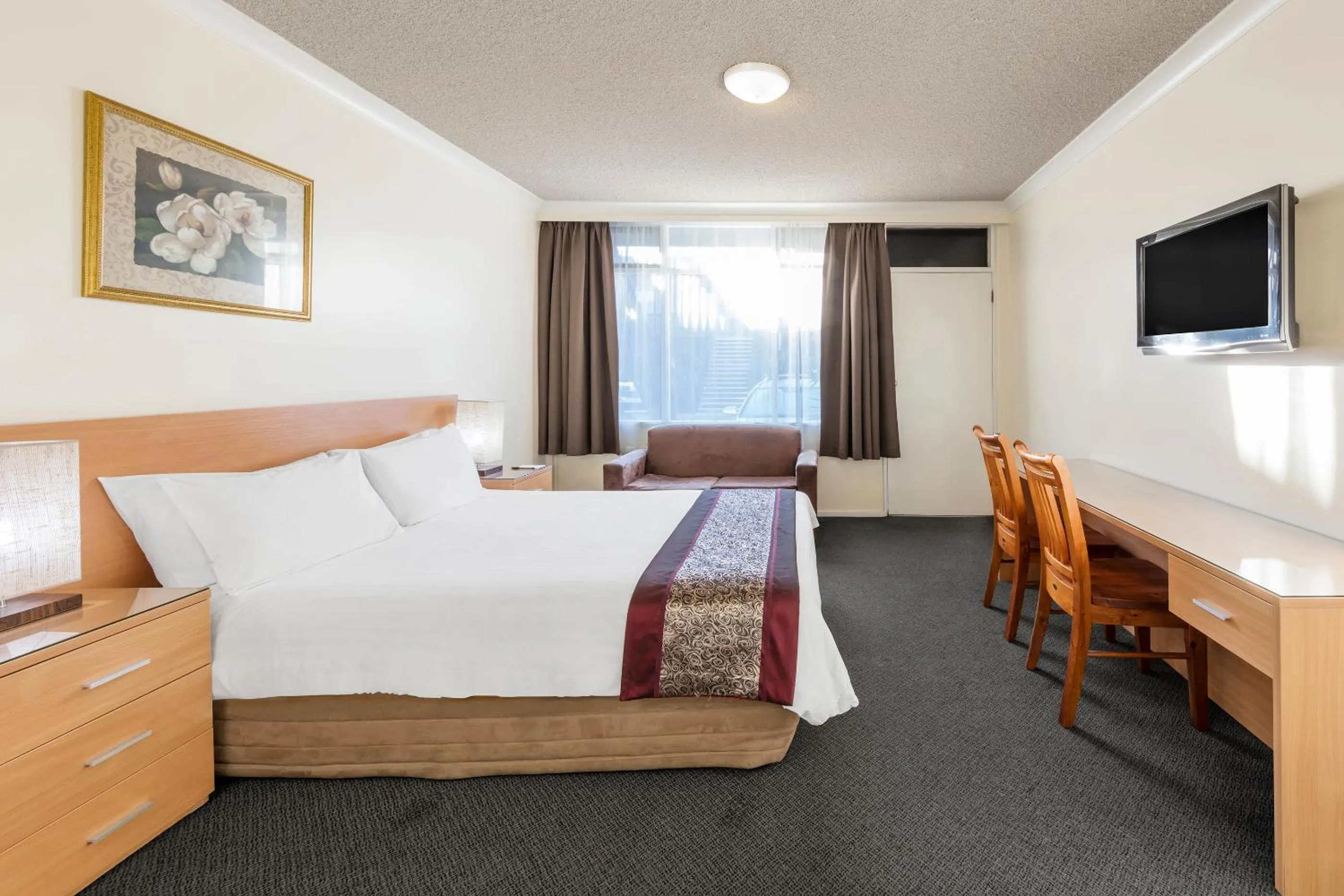 Bedroom, Bed in Best Western Governor Gipps Motor Inn
