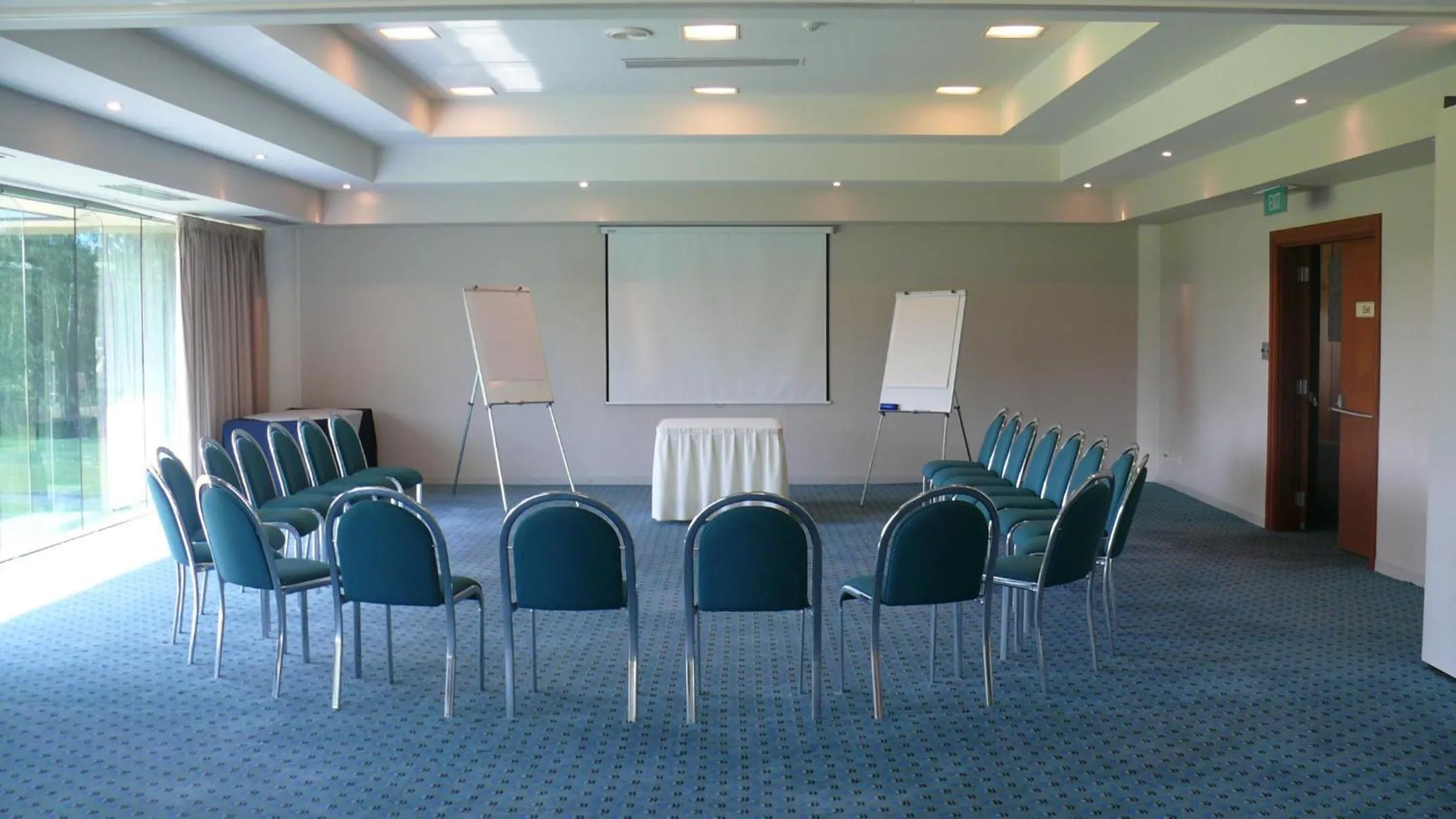 Business facilities in Riverside Oaks Golf Resort