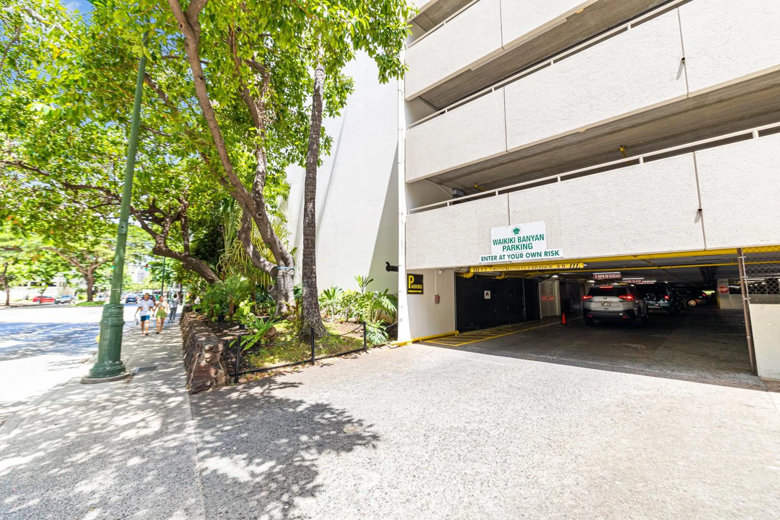 Parking in Fabulous Diamond Head & Ocean View Condo with Free Parking