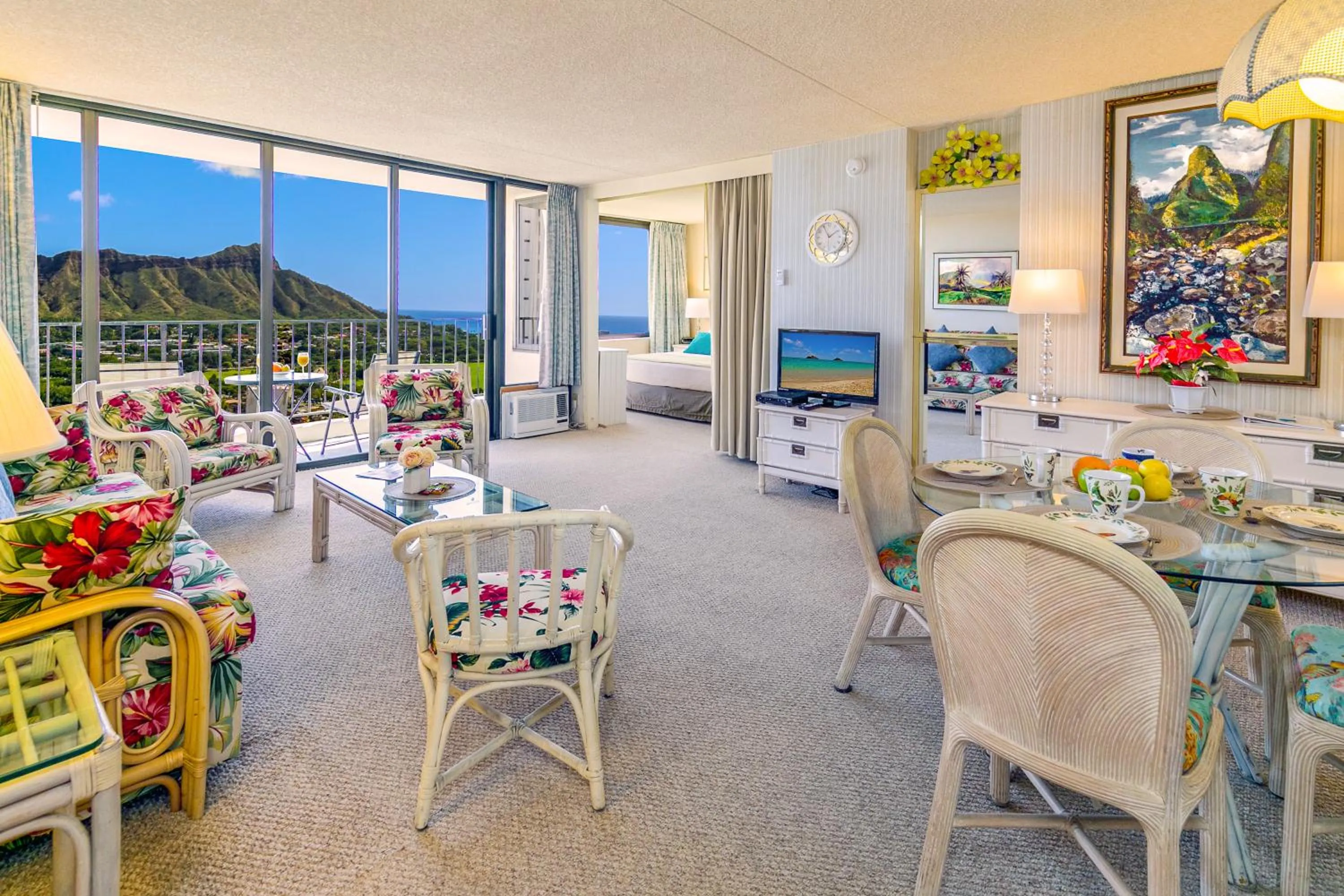 TV and multimedia in Fabulous Diamond Head & Ocean View Condo with Free Parking
