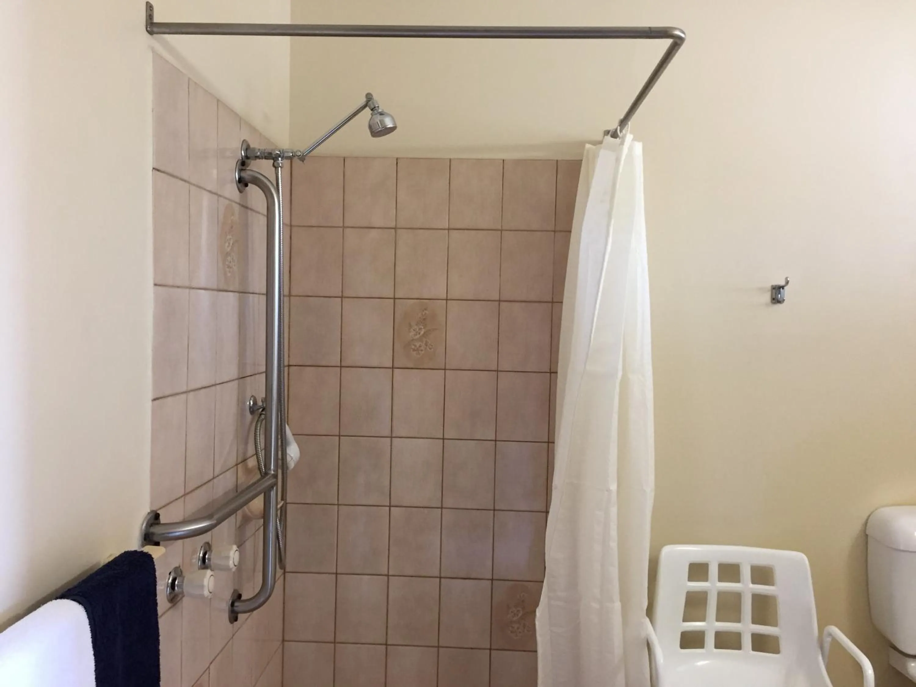 Bathroom in The Finley Palm Motor Inn