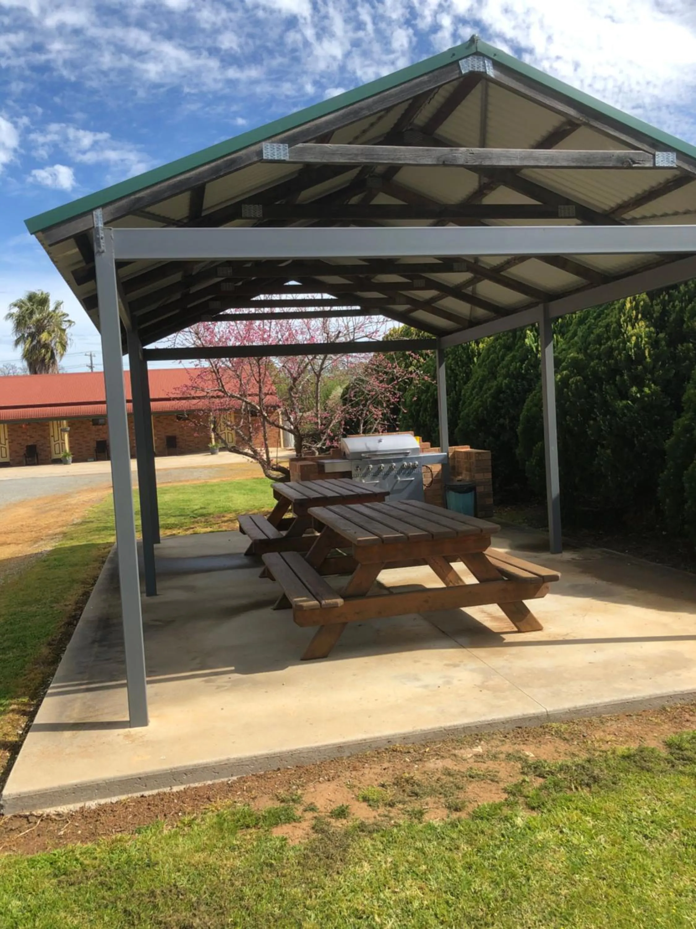 Property building in The Finley Palm Motor Inn