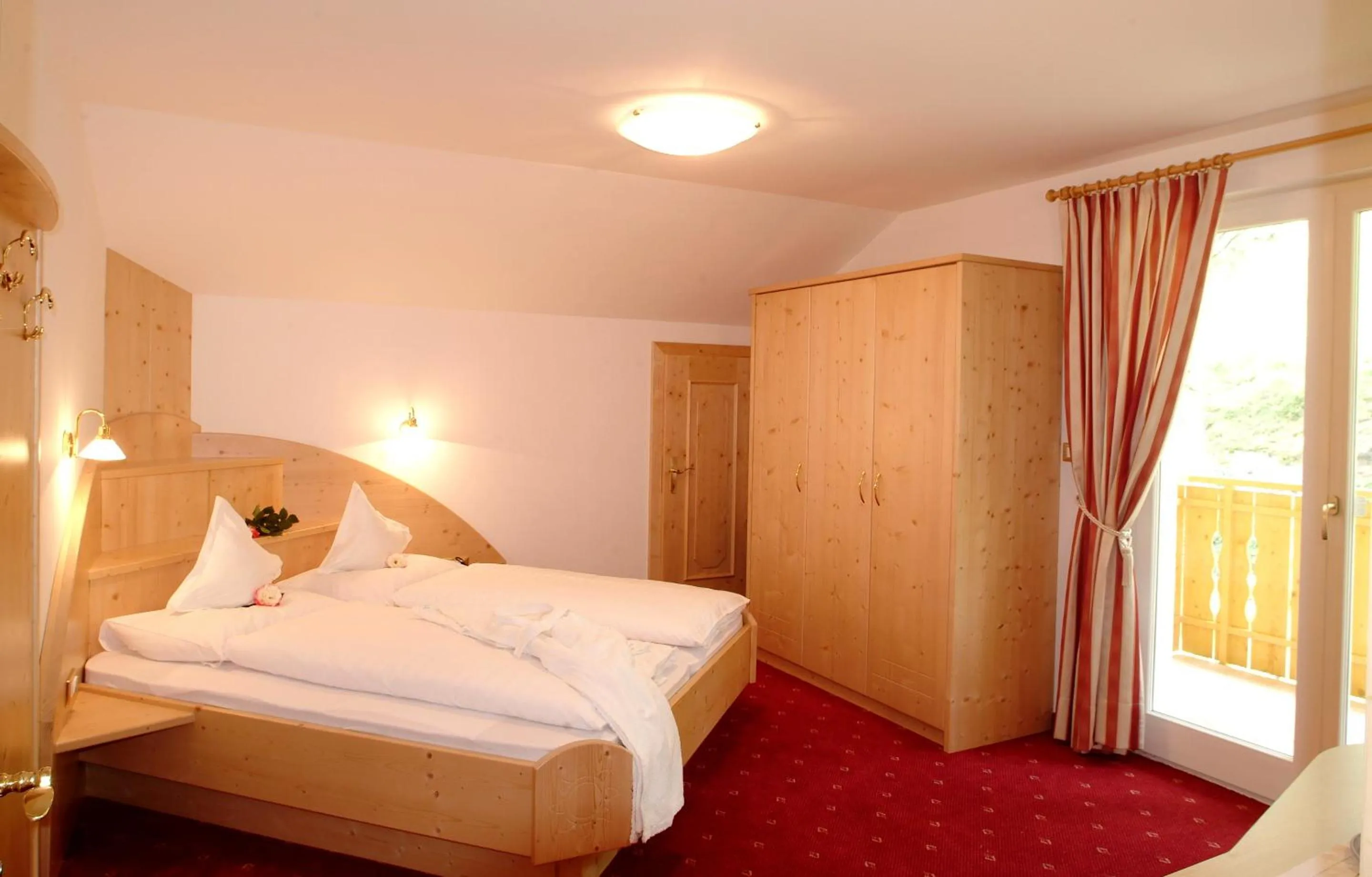 Photo of the whole room, Bed in Appartements Verdinserhöhe