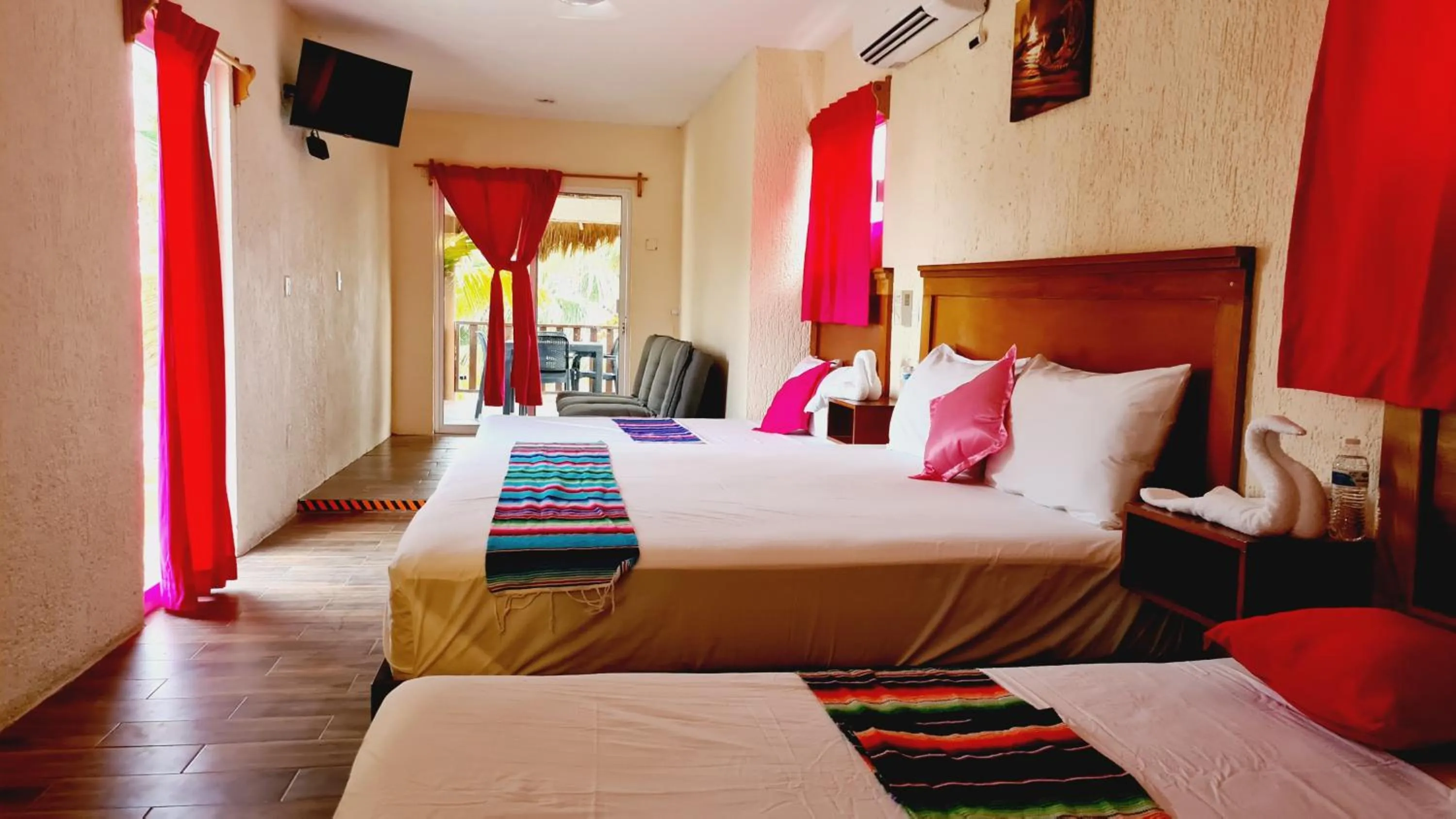 Photo of the whole room, Bed in Hotel Machos Mahahual