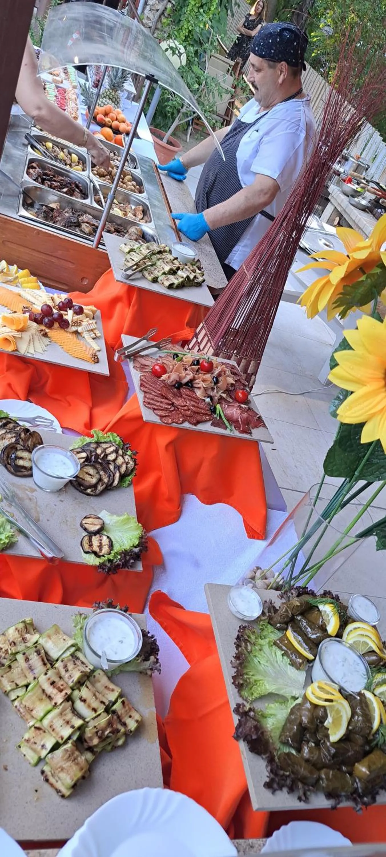 Restaurant/places to eat in Hotel Exotica