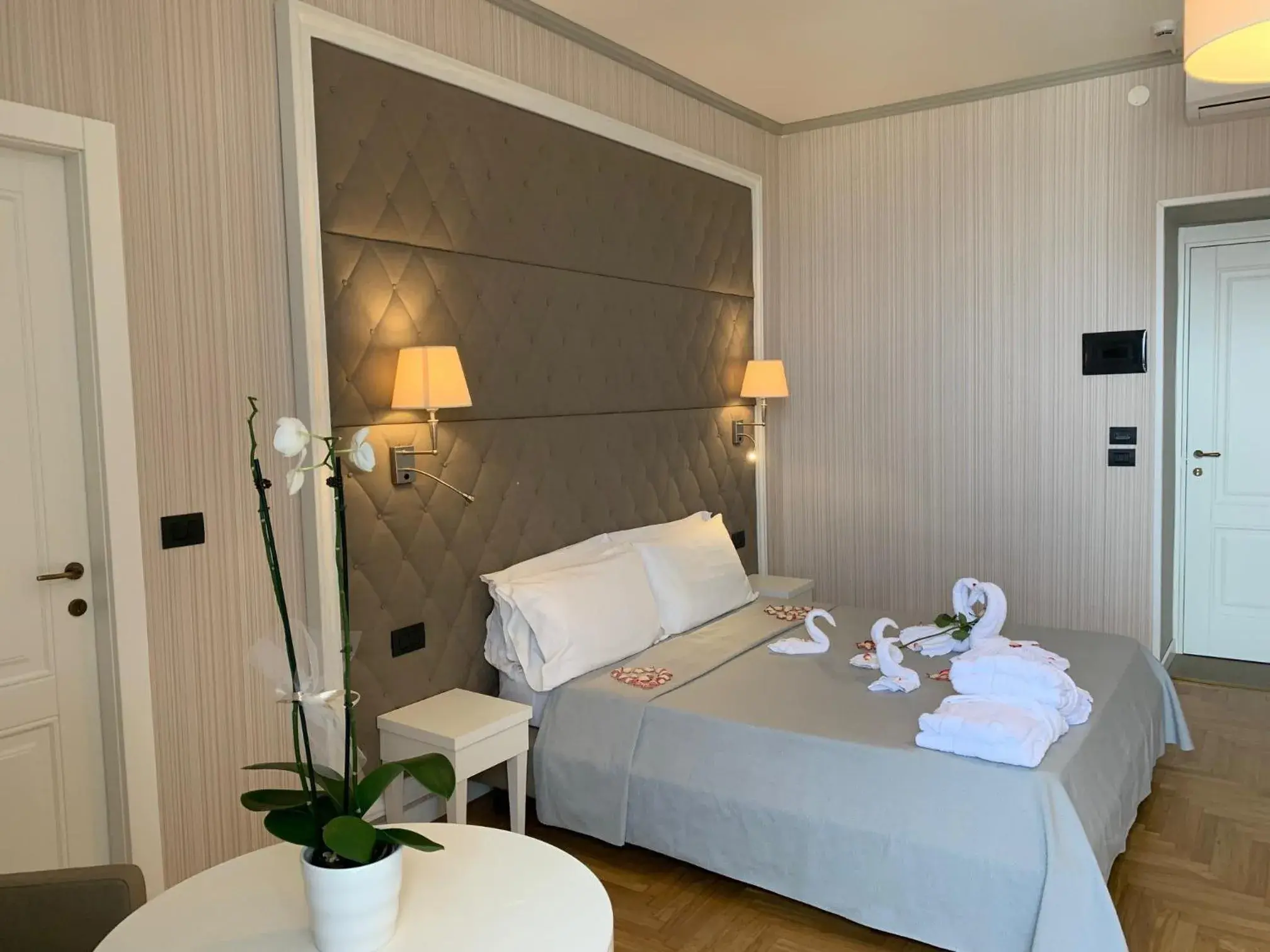 Deluxe Double Room with Sea View in Spa & Wellness by Des Anglais " Accesso SPA compreso" Deluxe Double Room with Sea View in Spa & Wellness by Des Anglais " Accesso SPA compreso"
