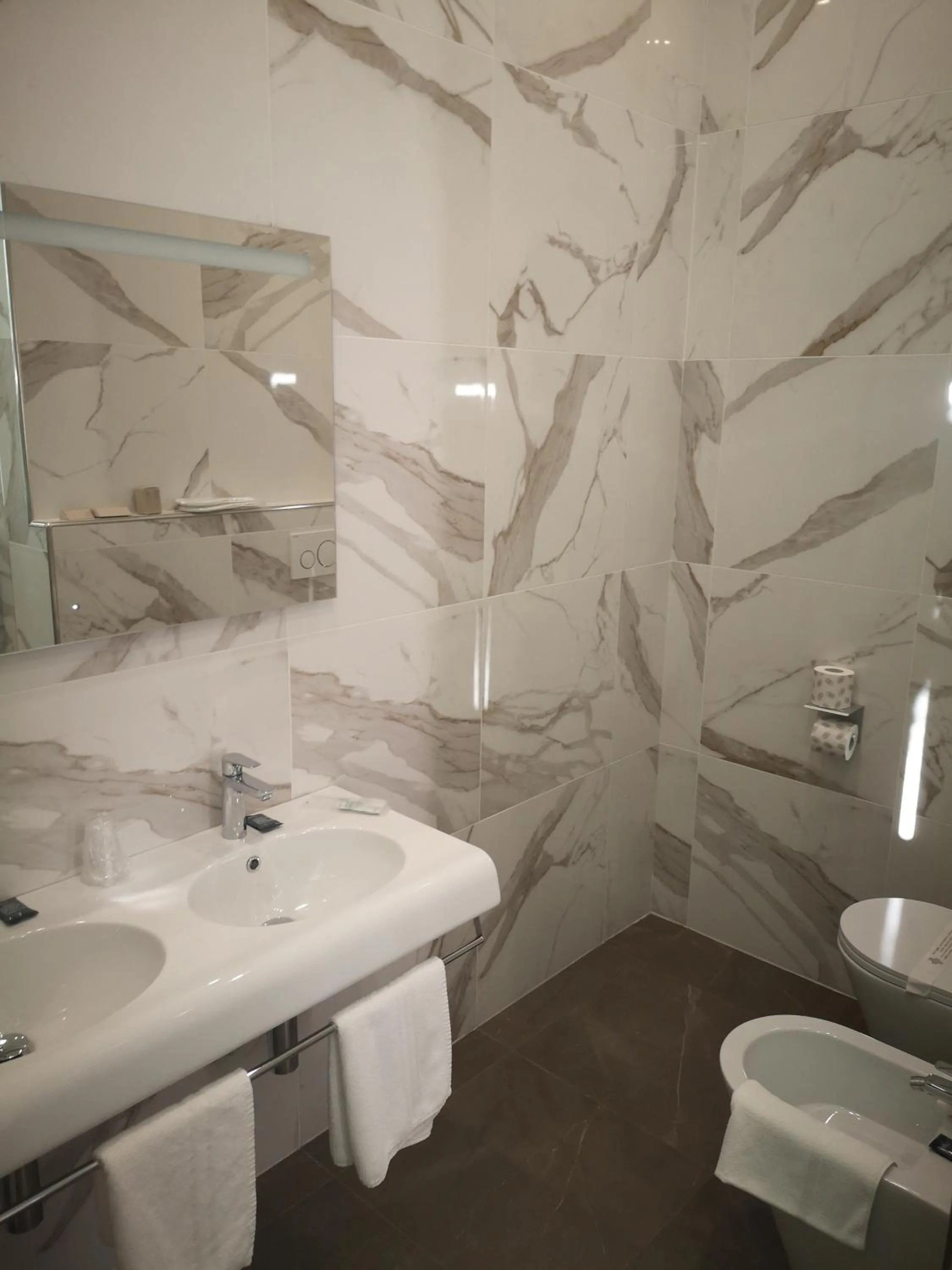 Bathroom in Spa & Wellness by Des Anglais " Accesso SPA compreso"