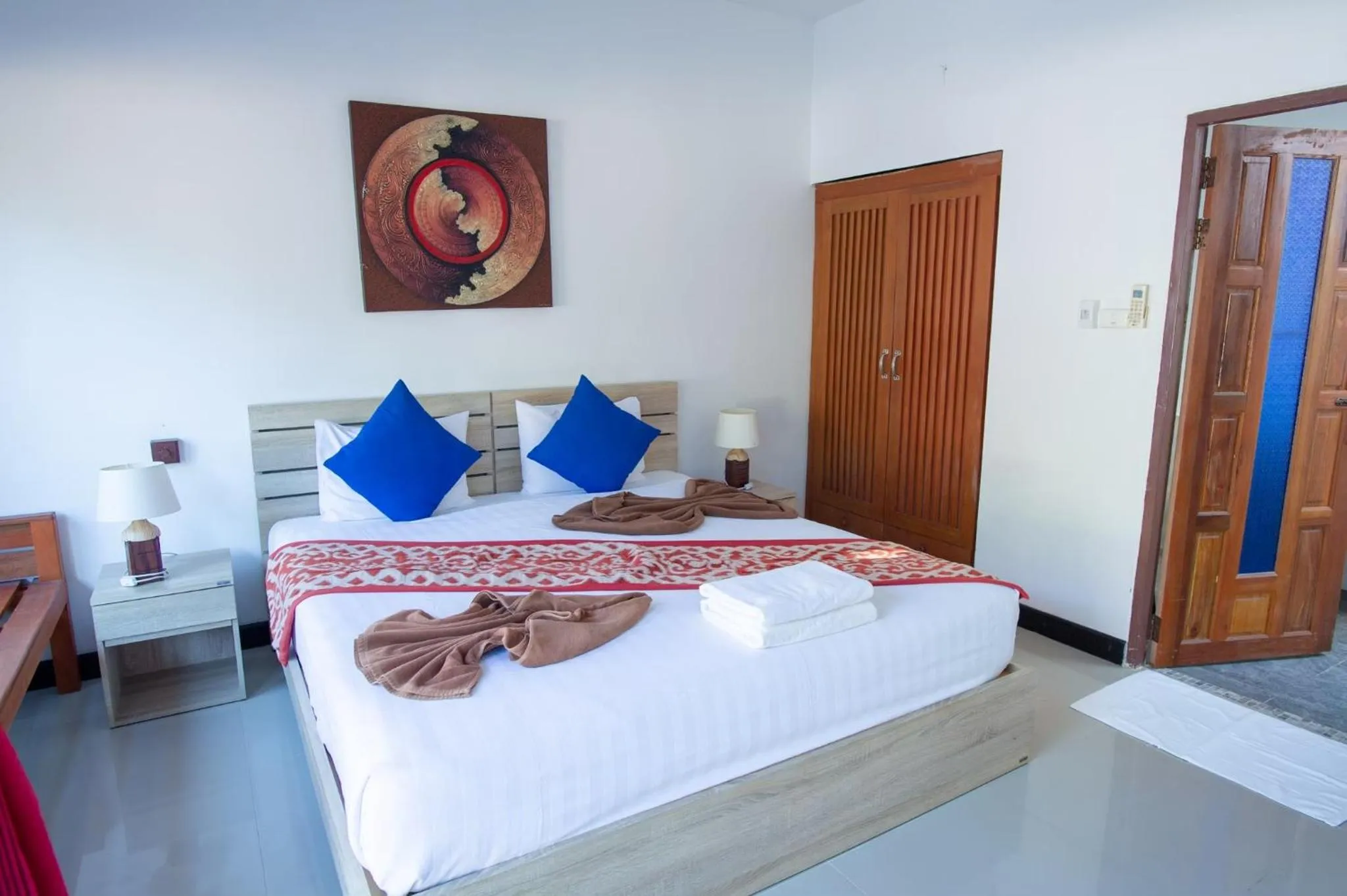 Photo of the whole room, Bed in The Reef Resort