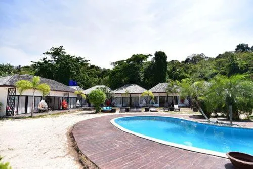 Swimming pool in The Reef Resort