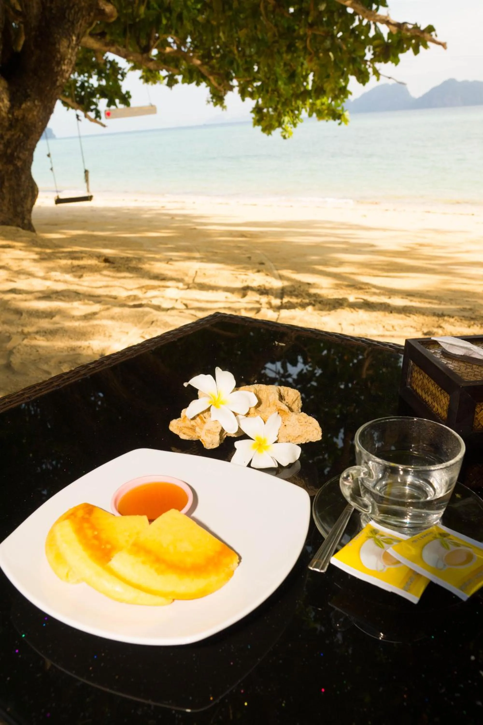 Restaurant/places to eat in The Reef Resort