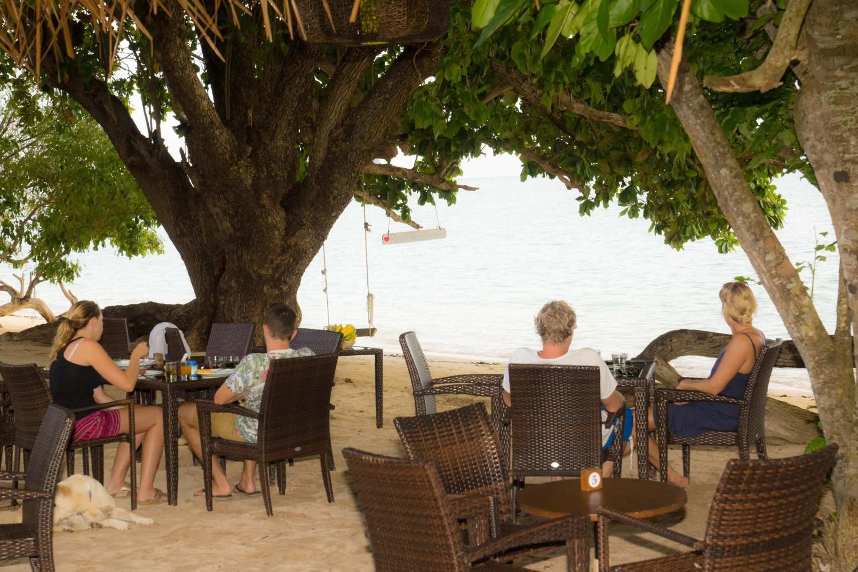 Restaurant/places to eat in The Reef Resort