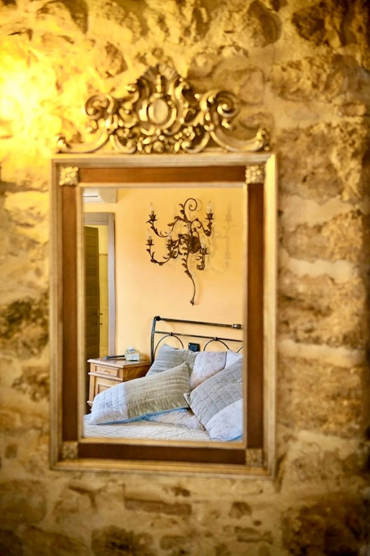 Decorative detail in Torre dei Sogni B&B