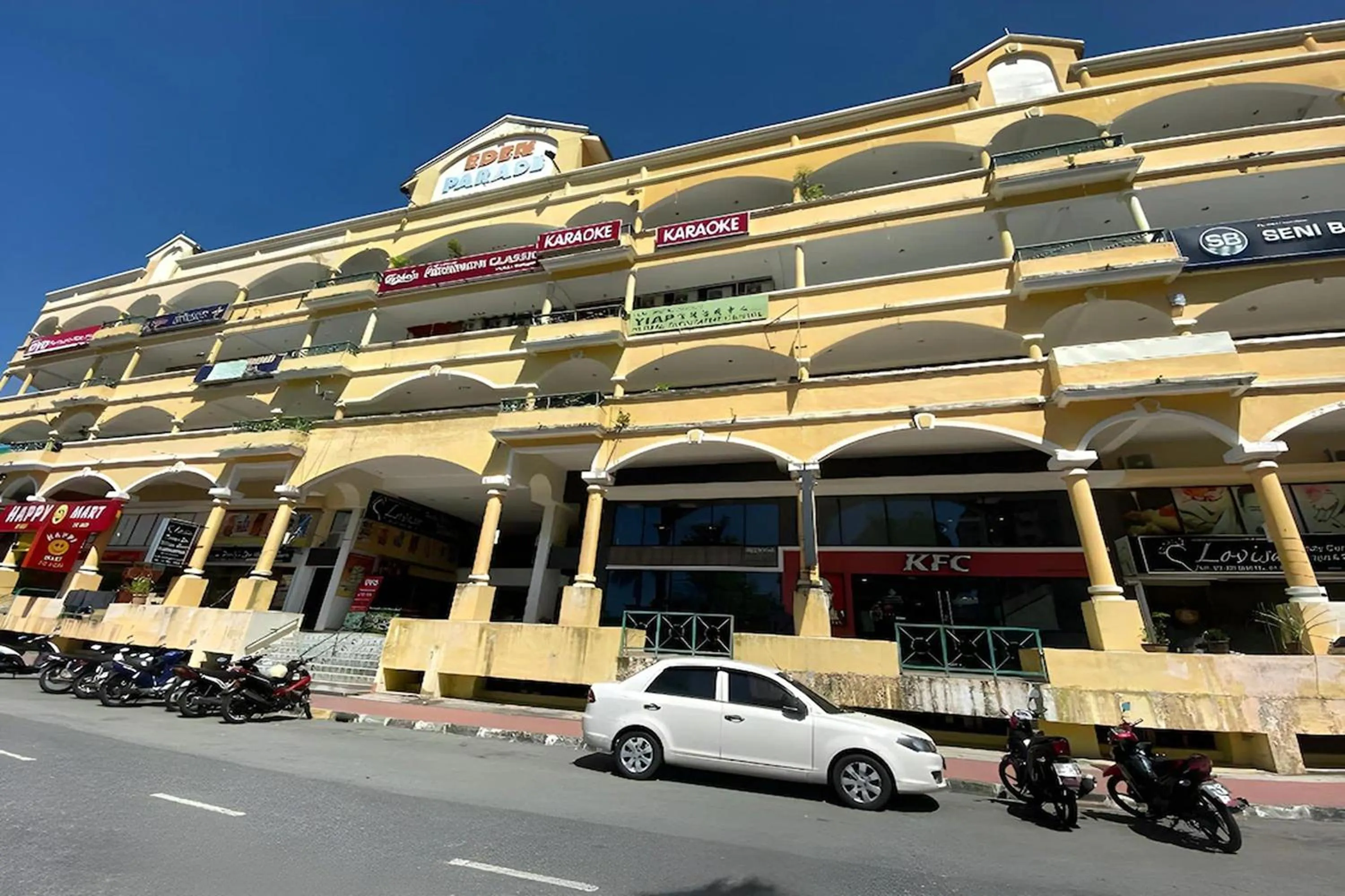 Property building in Feringghi Stay Iinn