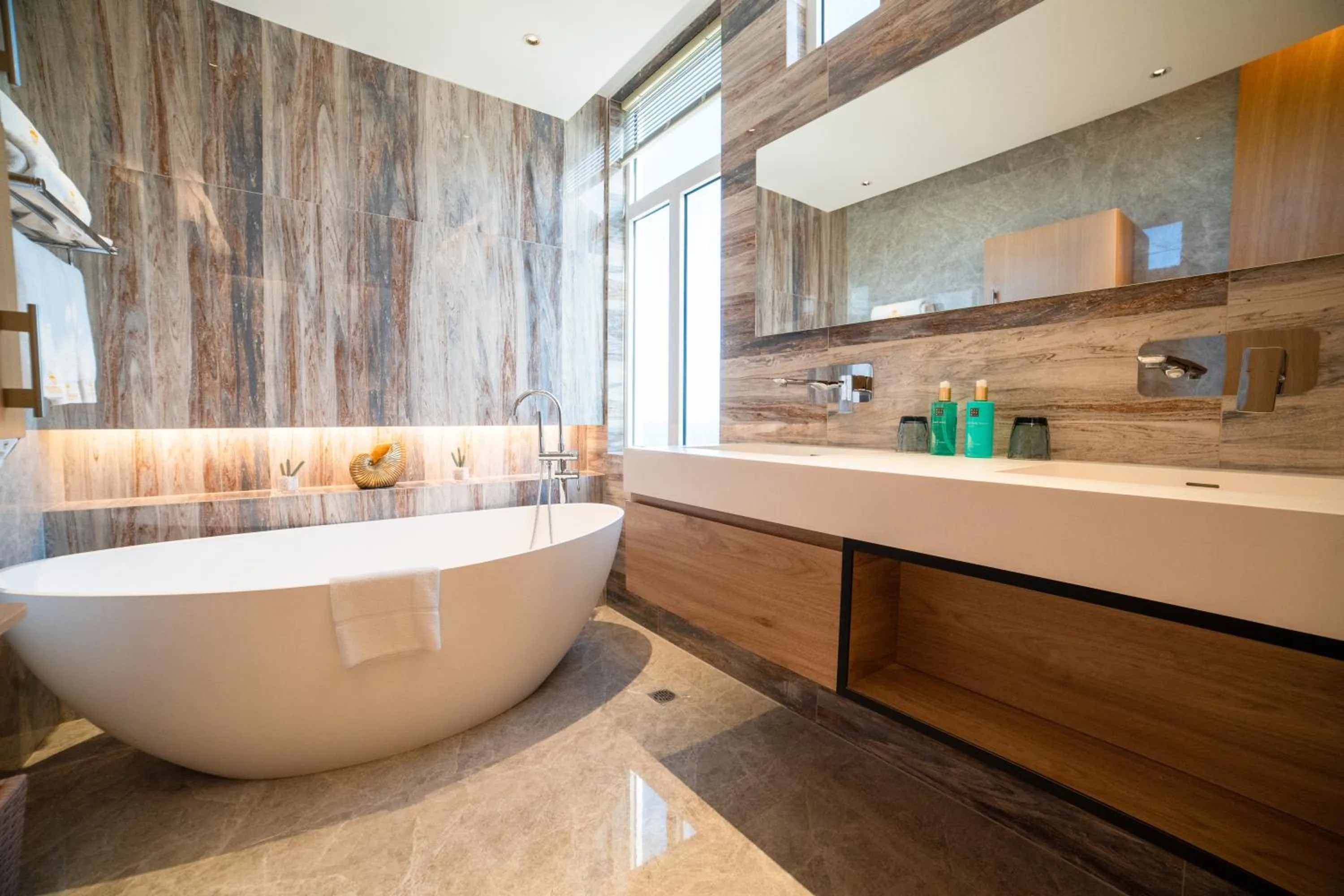 Bathroom in Golden Rock Dive and Nature Resort