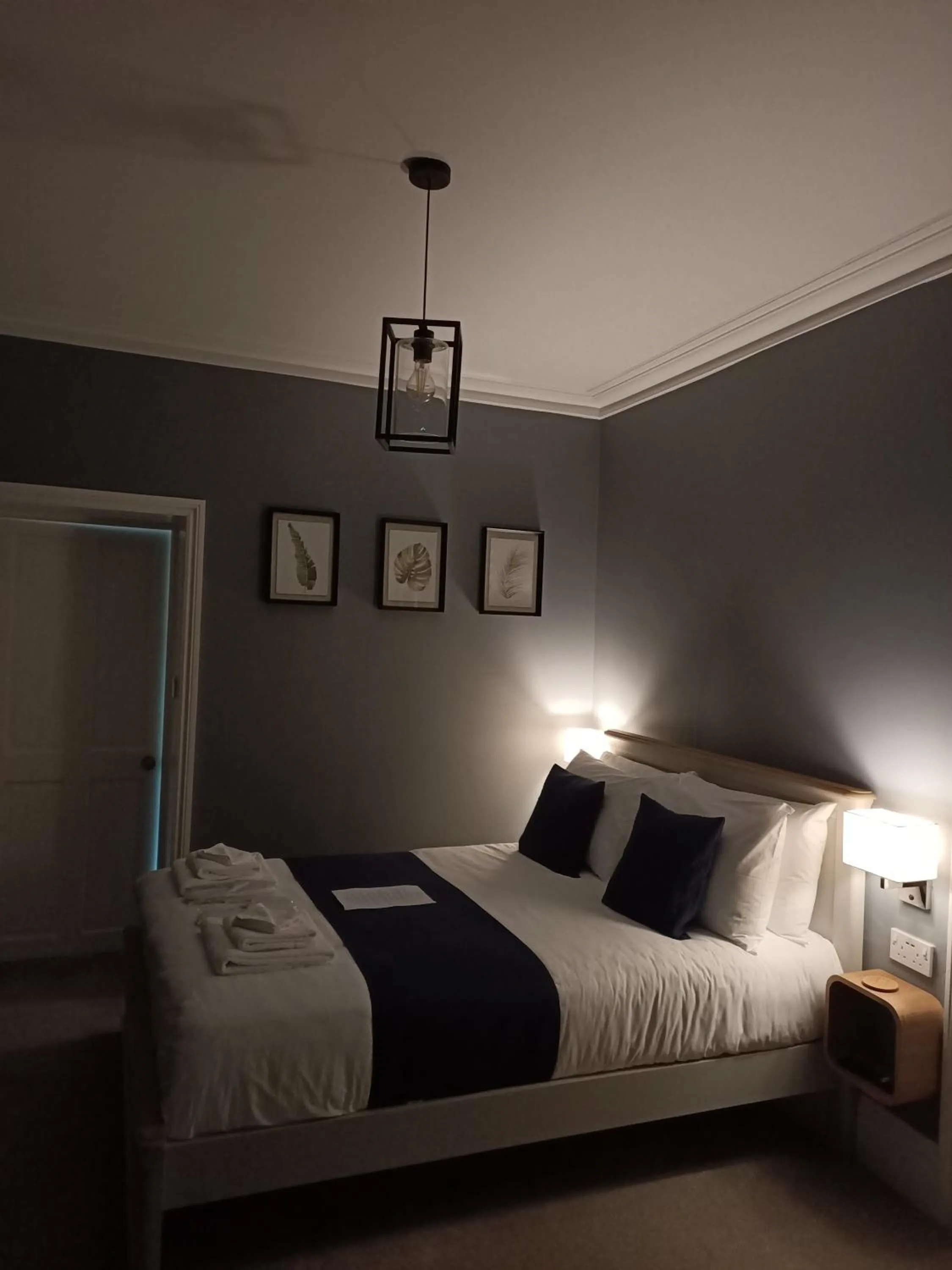 Bedroom, Bed in North Ings