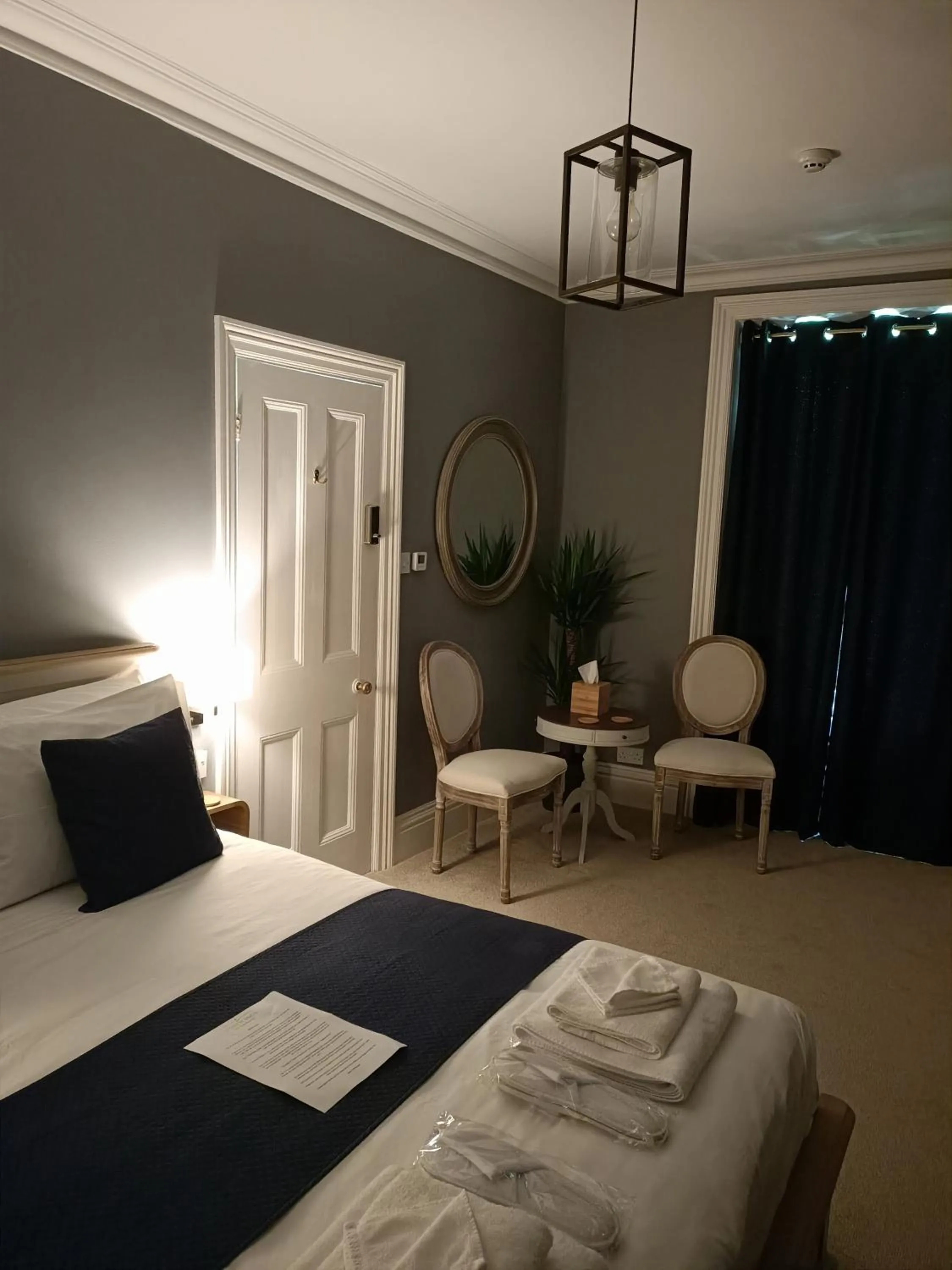 Bedroom, Bed in North Ings