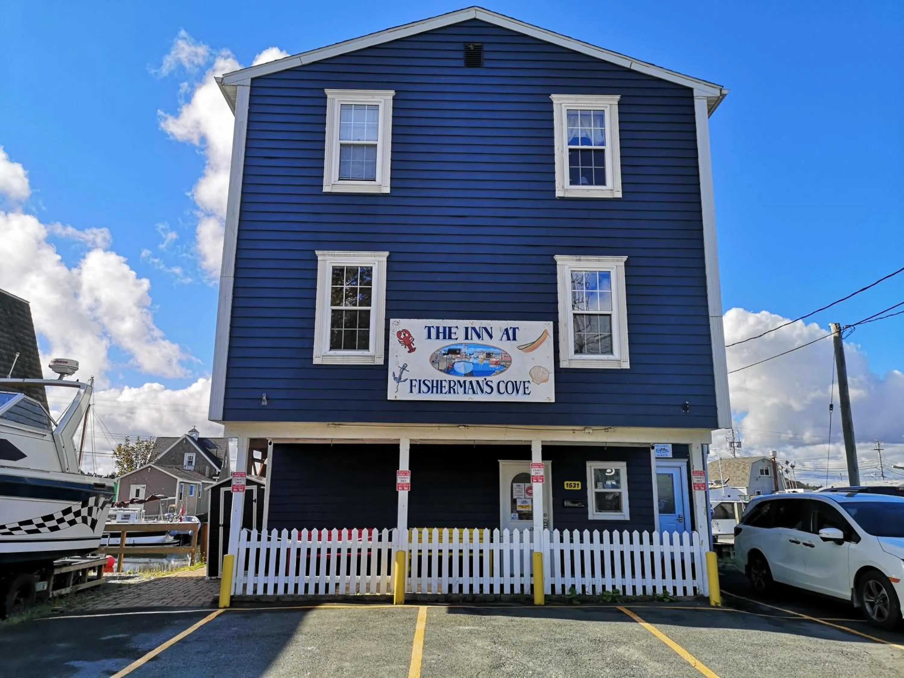 Facade/entrance in The Inn at Fisherman's cove