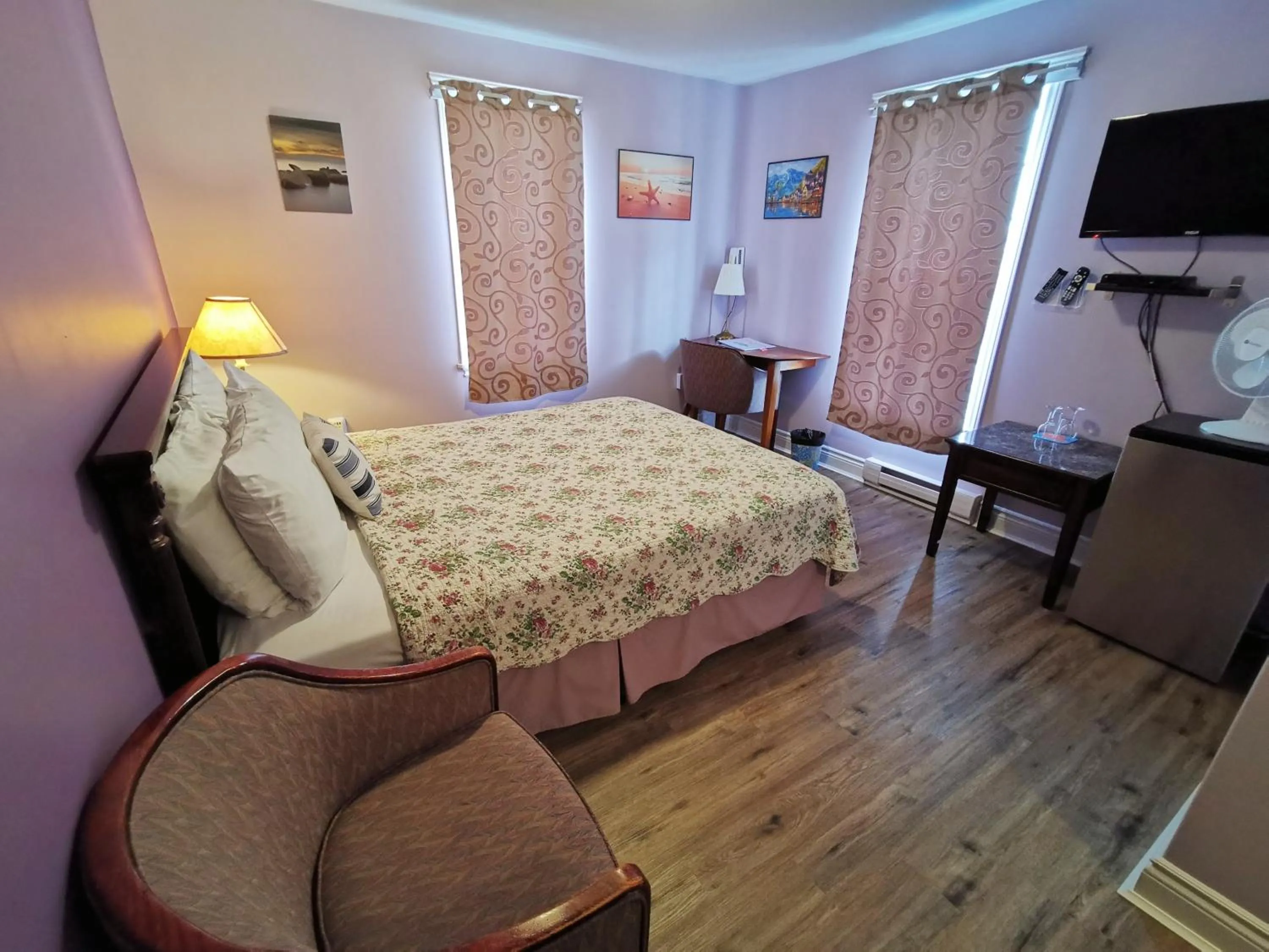 Photo of the whole room, Bed in The Inn at Fisherman's cove