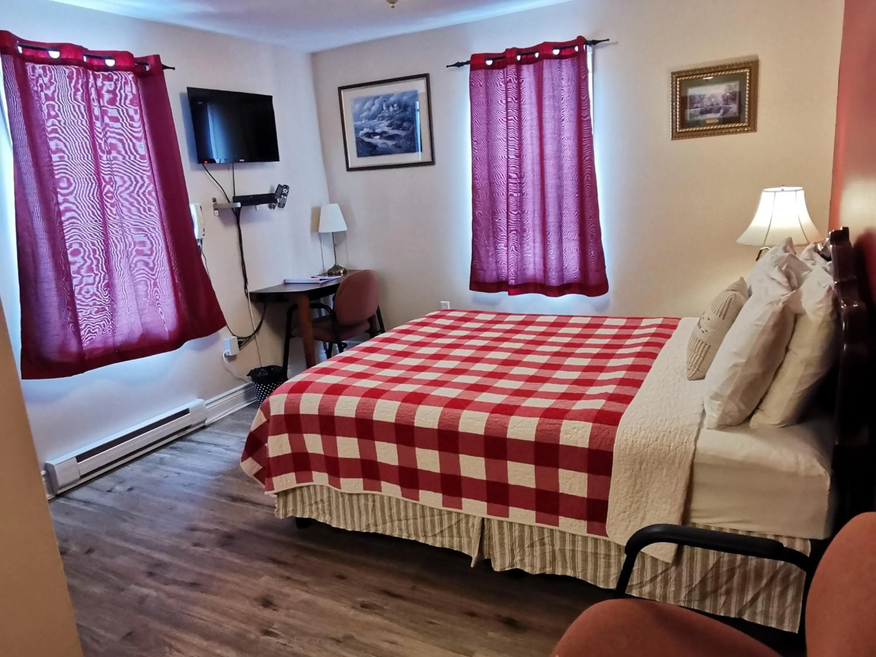 Photo of the whole room, Bed in The Inn at Fisherman's cove
