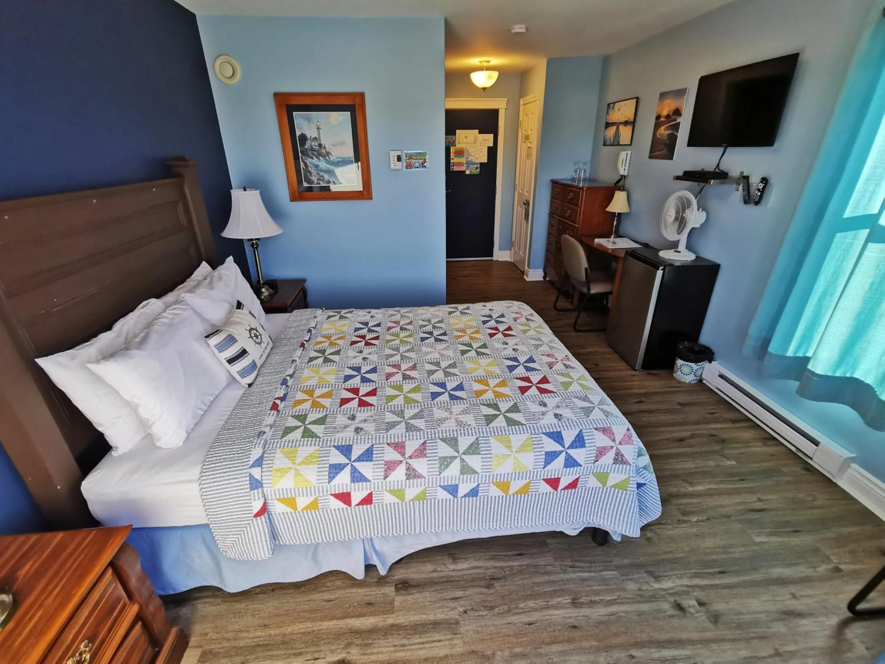 Photo of the whole room, Bed in The Inn at Fisherman's cove
