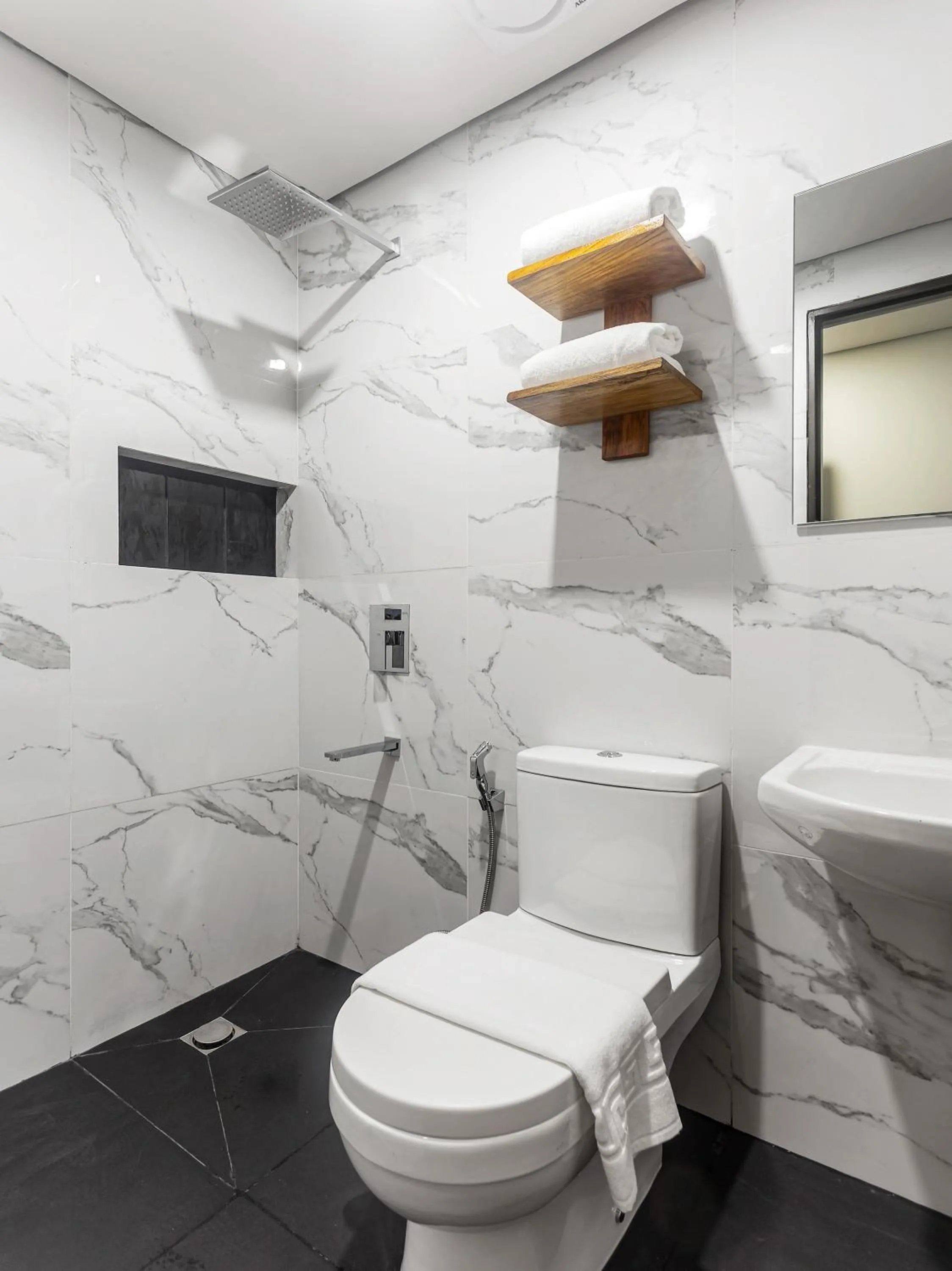 Shower in Airo Hotel Manila