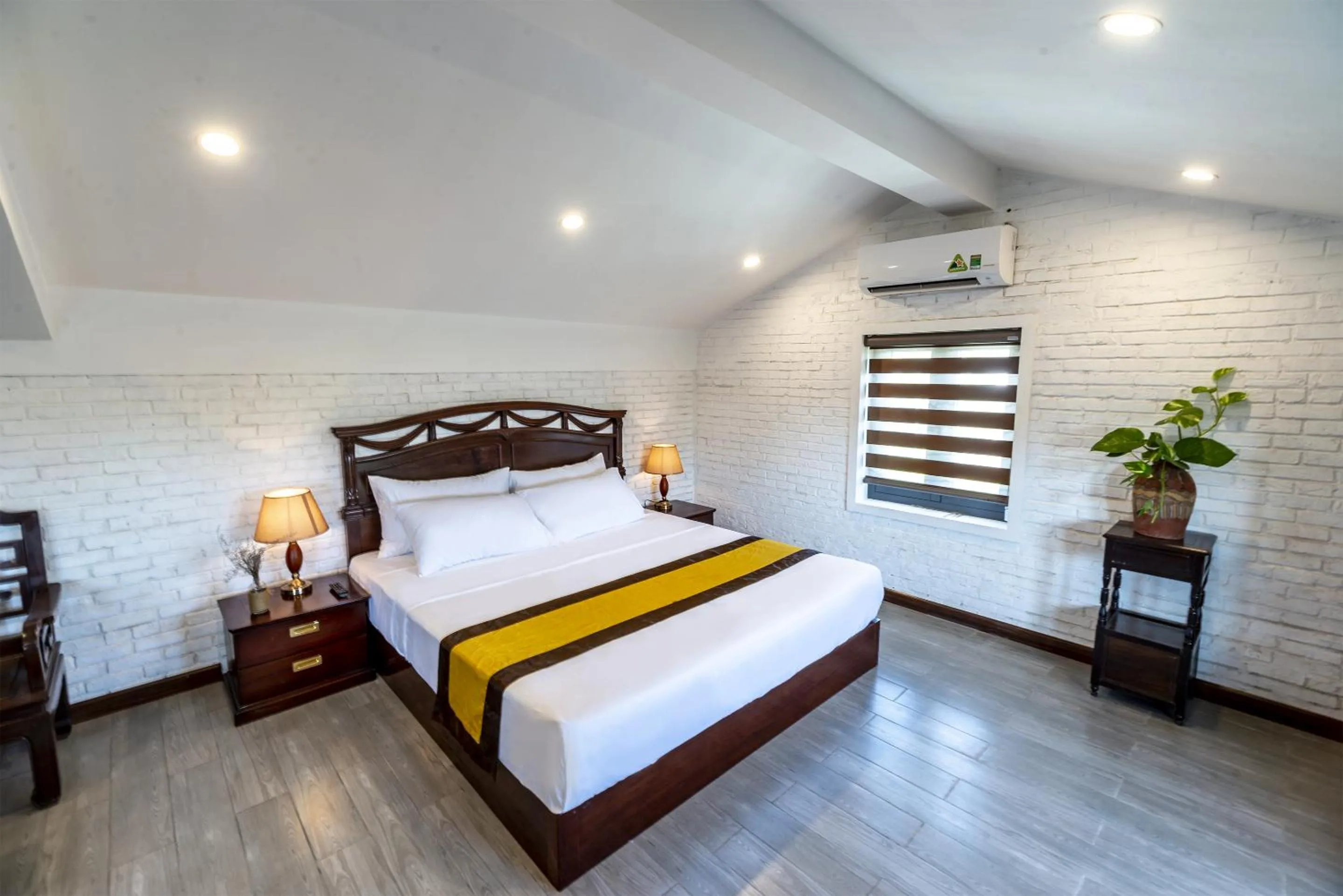 Photo of the whole room, Bed in SHALA BOUTIQUE HOIAN