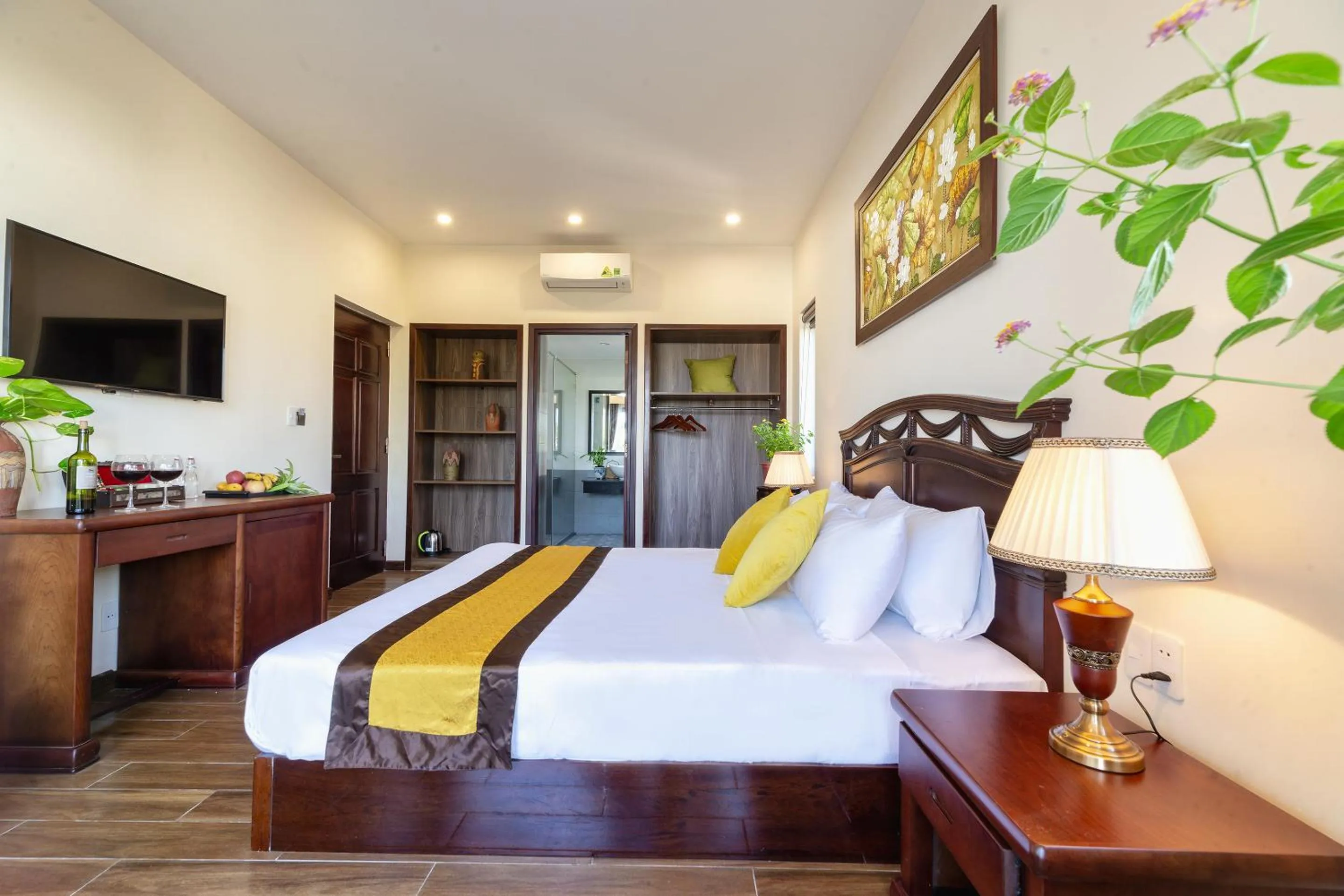 Photo of the whole room, Bed in SHALA BOUTIQUE HOIAN
