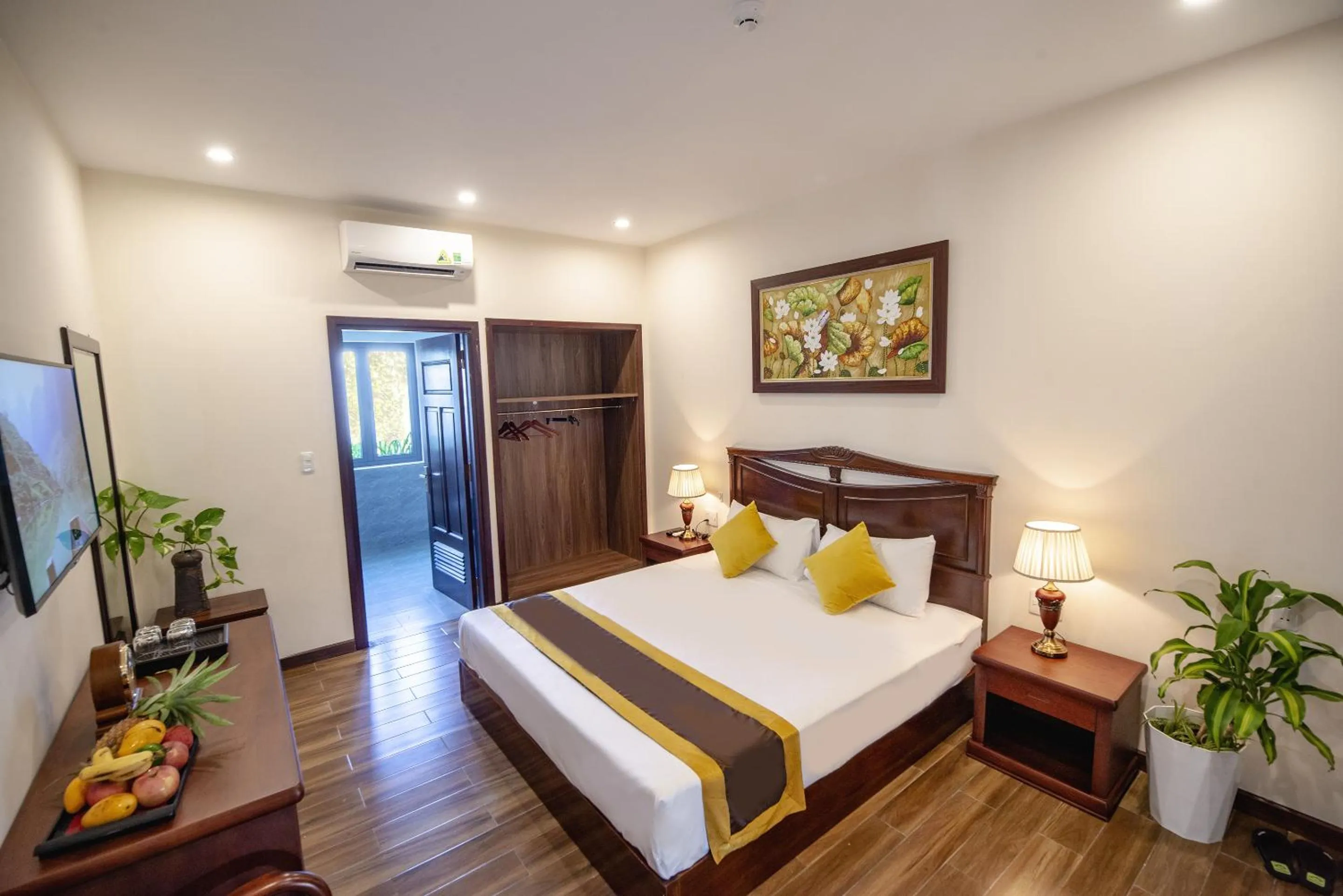 Photo of the whole room, Bed in SHALA BOUTIQUE HOIAN