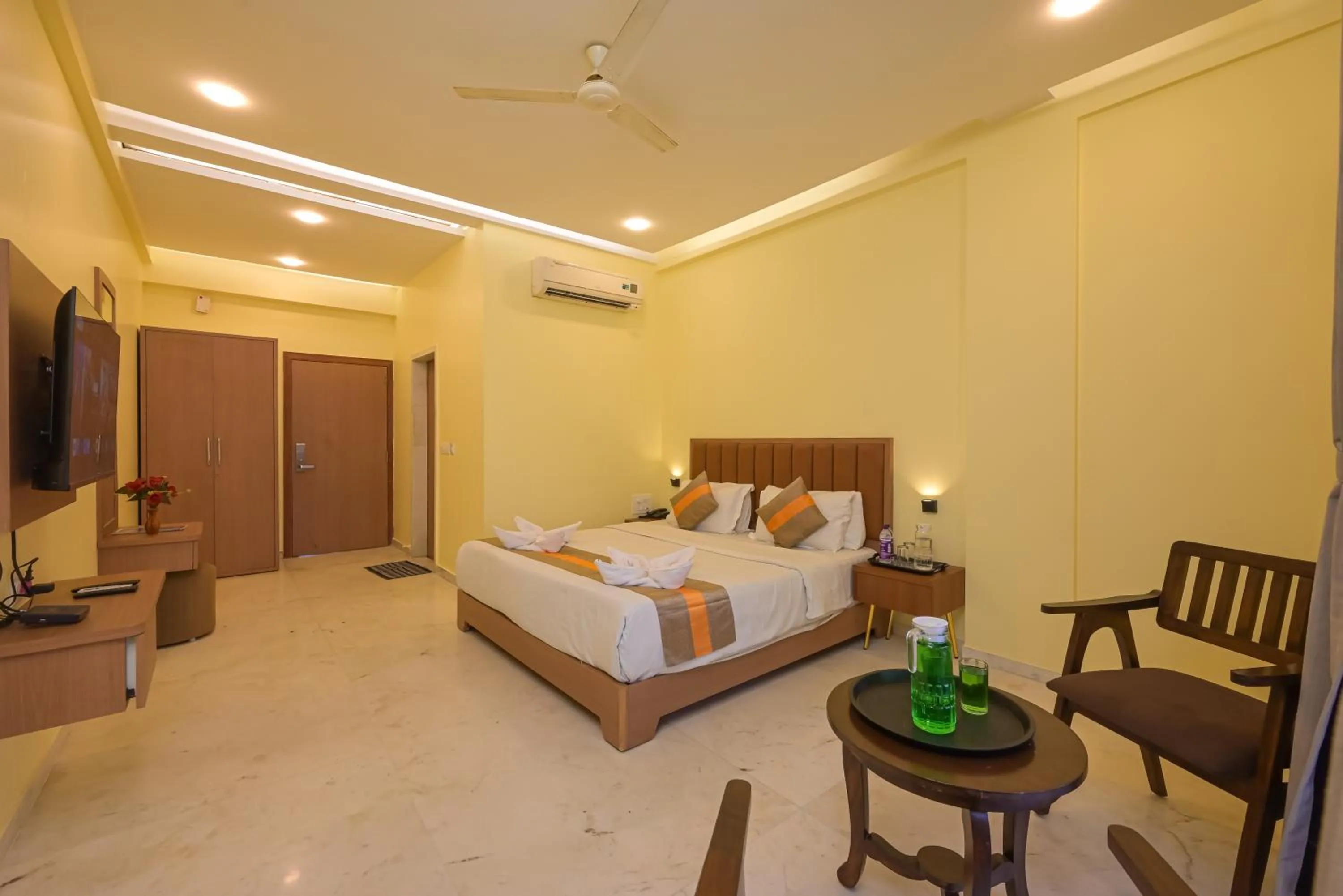 Bed in Hotel Aristro Lonavala