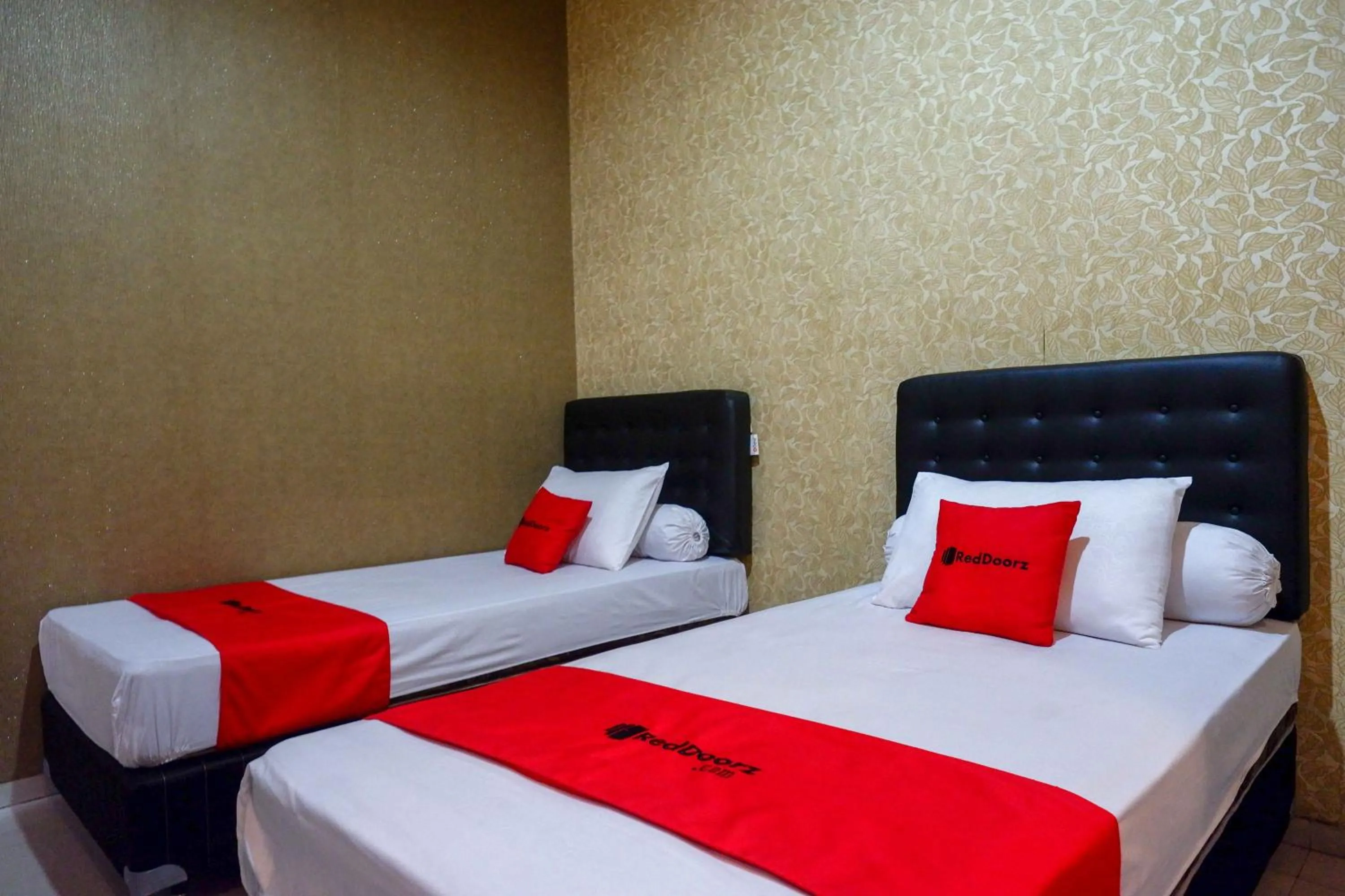 Bedroom in RedDoorz Syariah near PLTU Cilacap