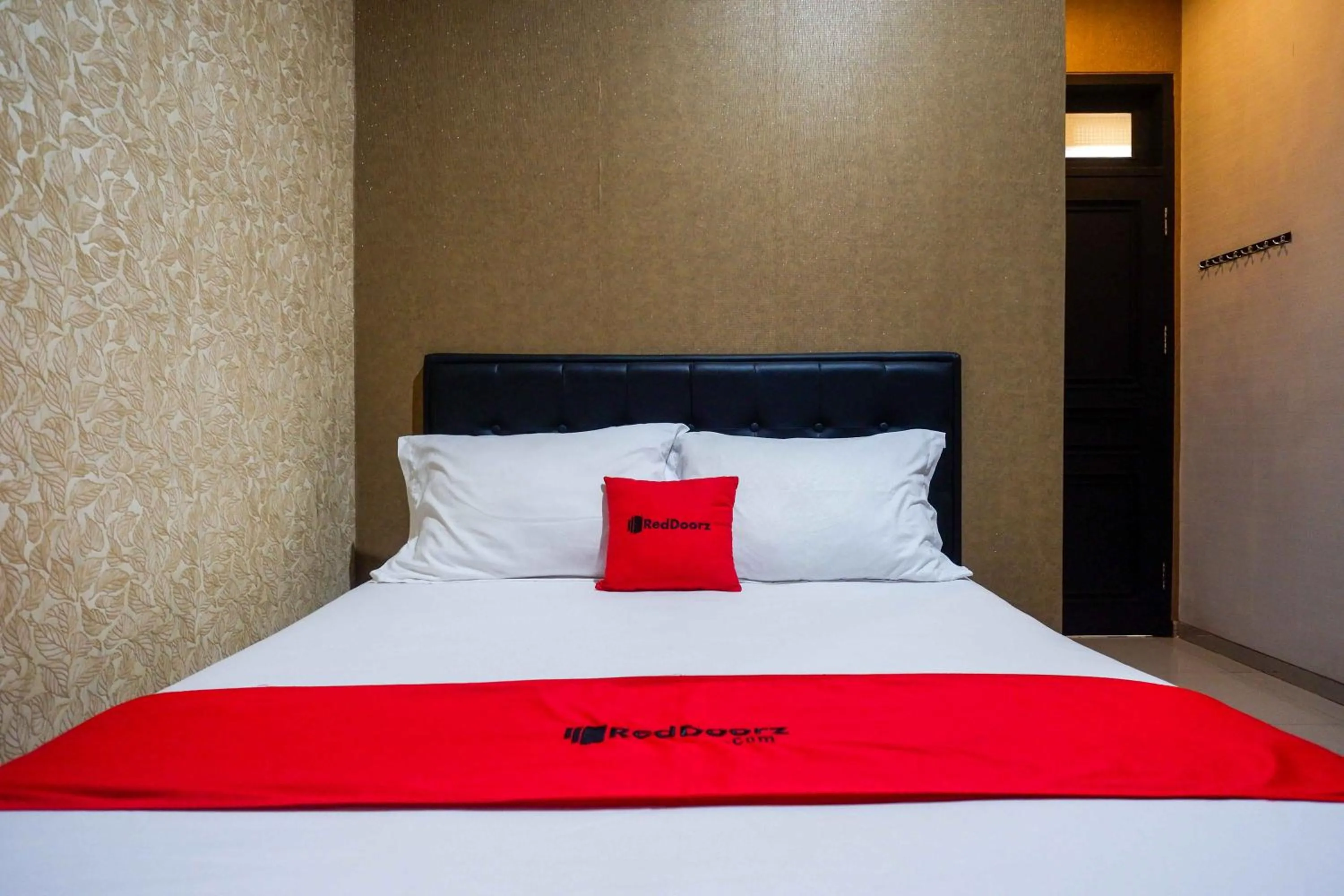 Bedroom in RedDoorz Syariah near PLTU Cilacap