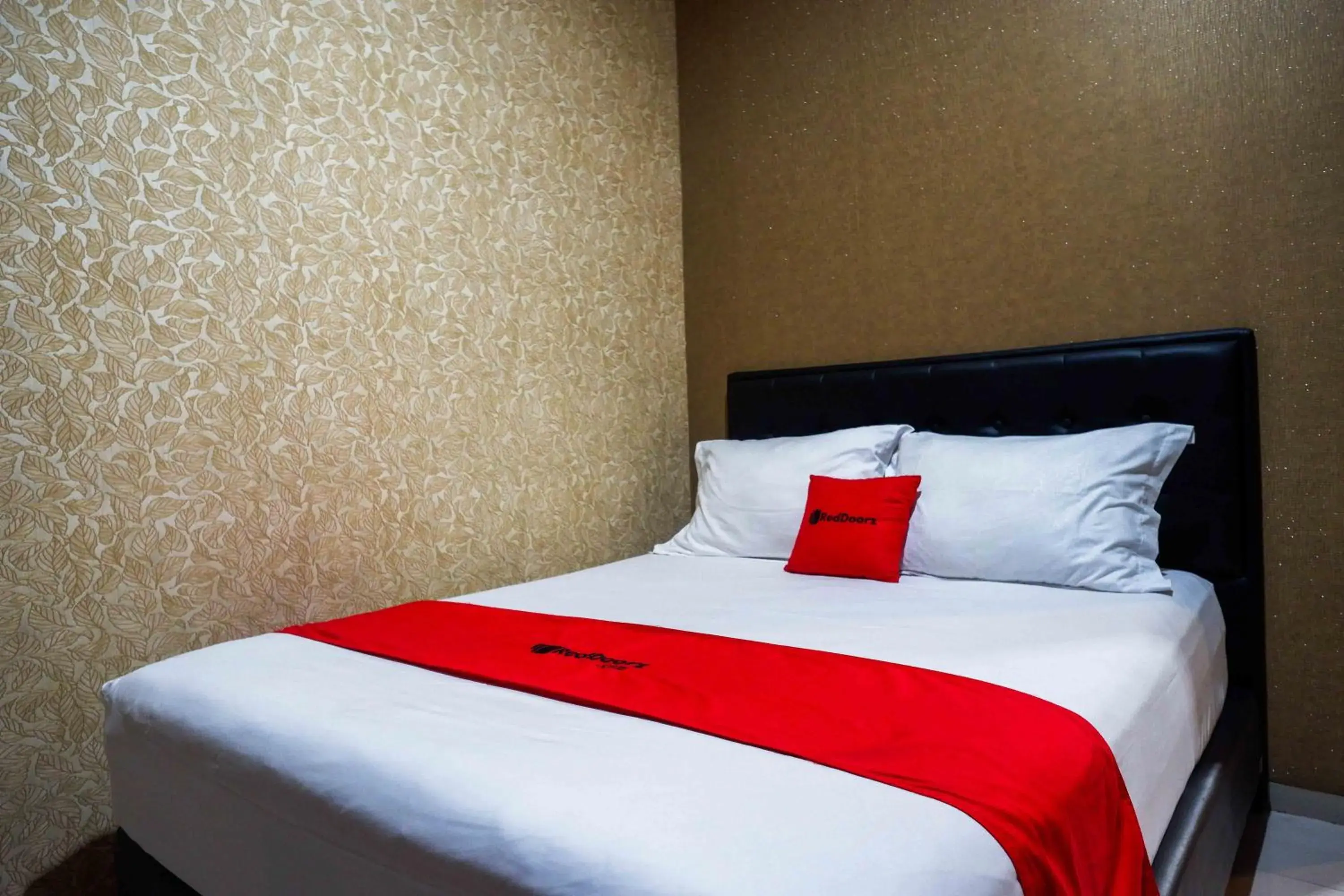 Double Room in RedDoorz Syariah near PLTU Cilacap Double Room in RedDoorz Syariah near PLTU Cilacap