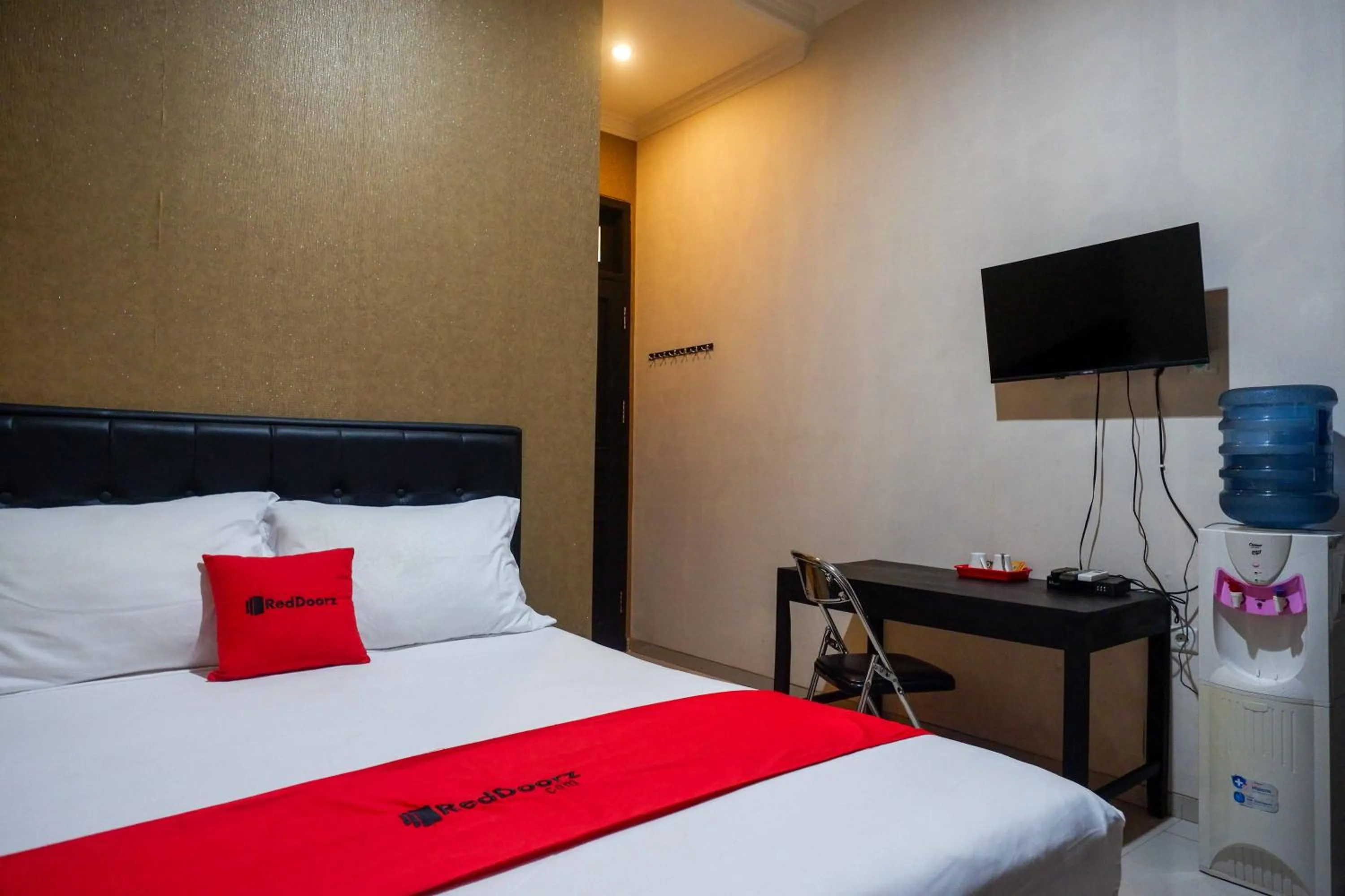 Bedroom in RedDoorz Syariah near PLTU Cilacap