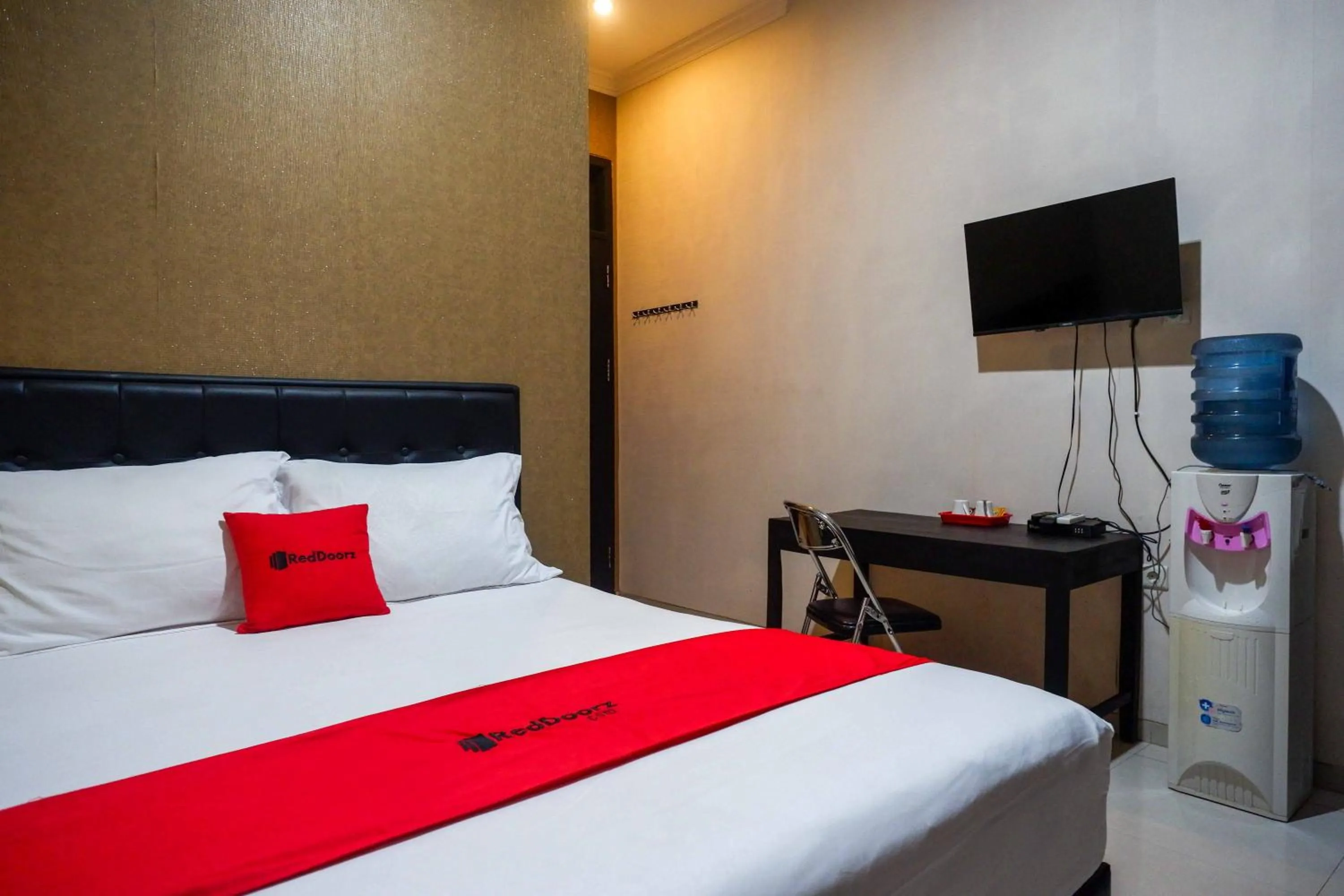 Bedroom in RedDoorz Syariah near PLTU Cilacap