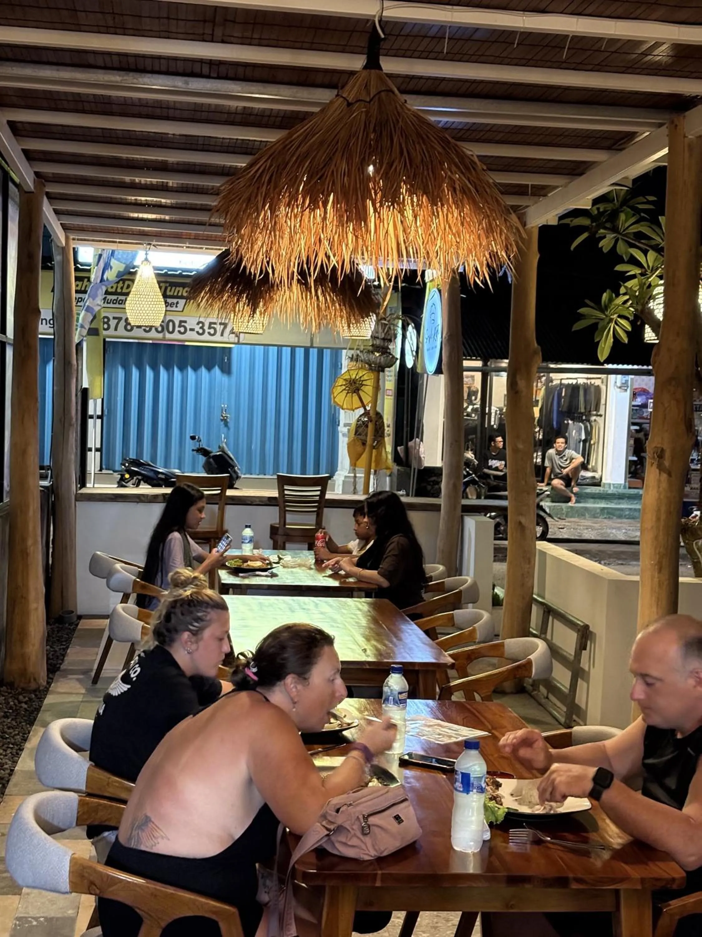 Restaurant/places to eat in Daghan Cottage Nusa Penida