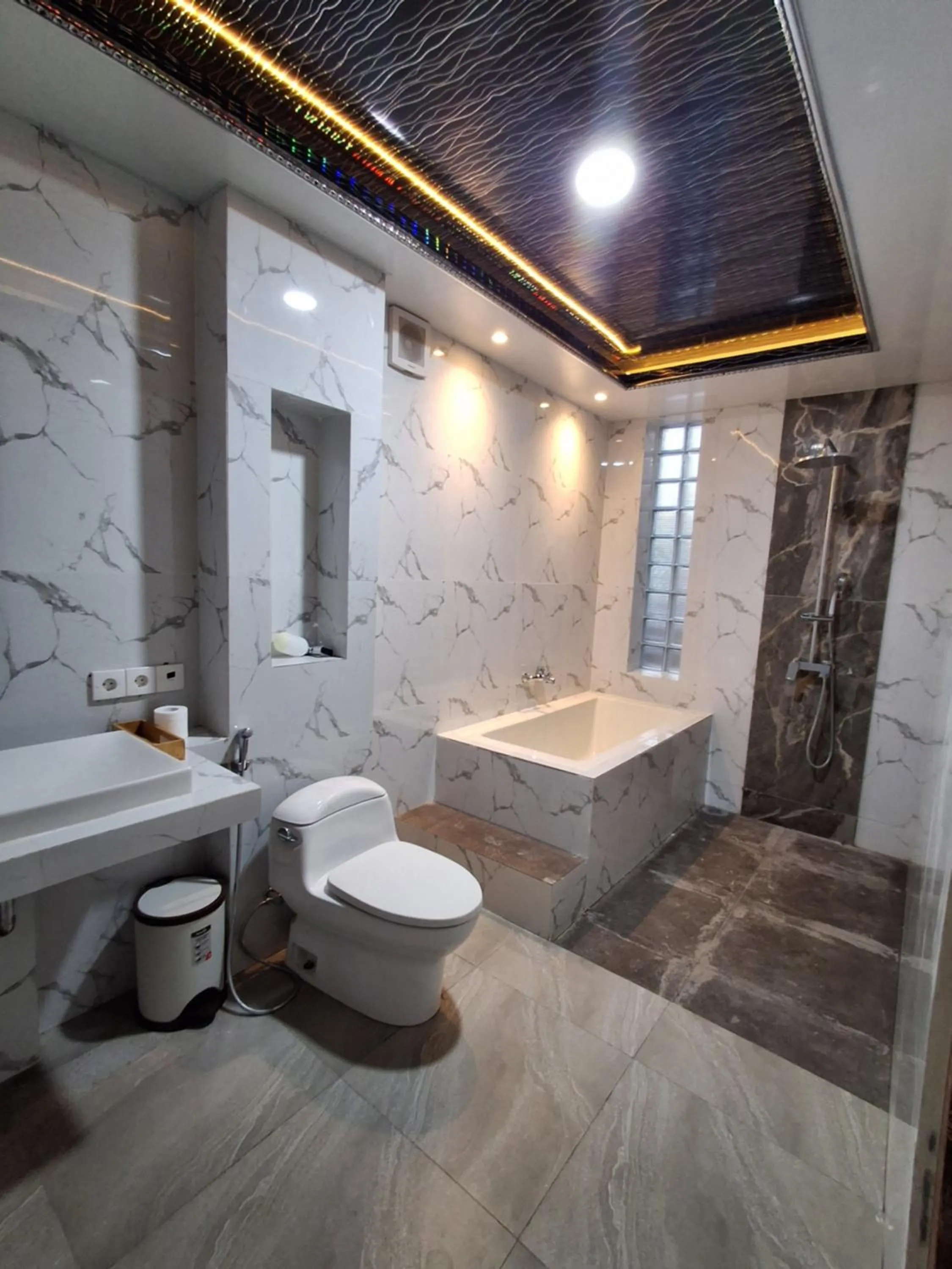 Shower in Daghan Cottage Nusa Penida