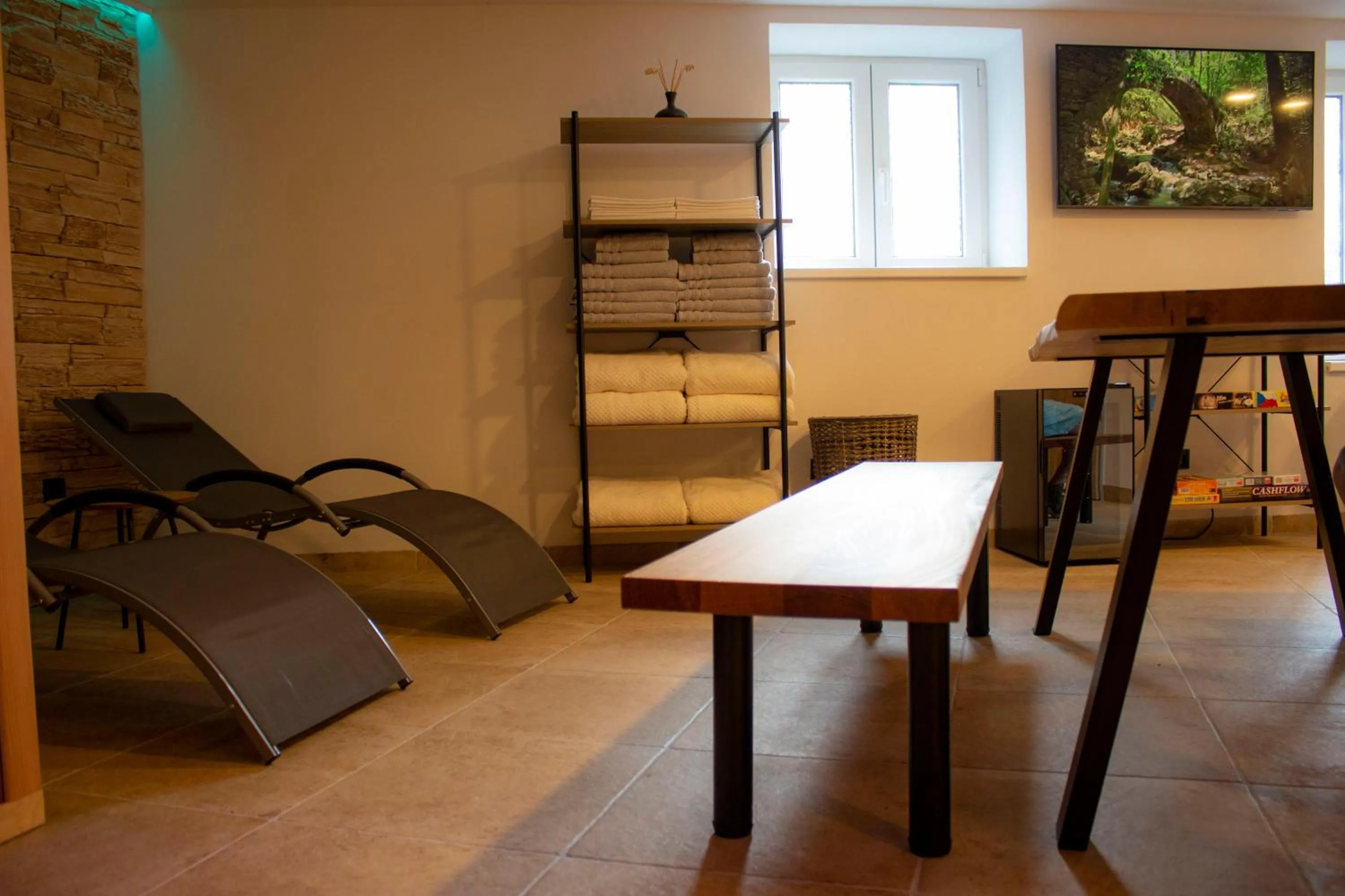 Communal lounge/ TV room in Apartmány v podhradí