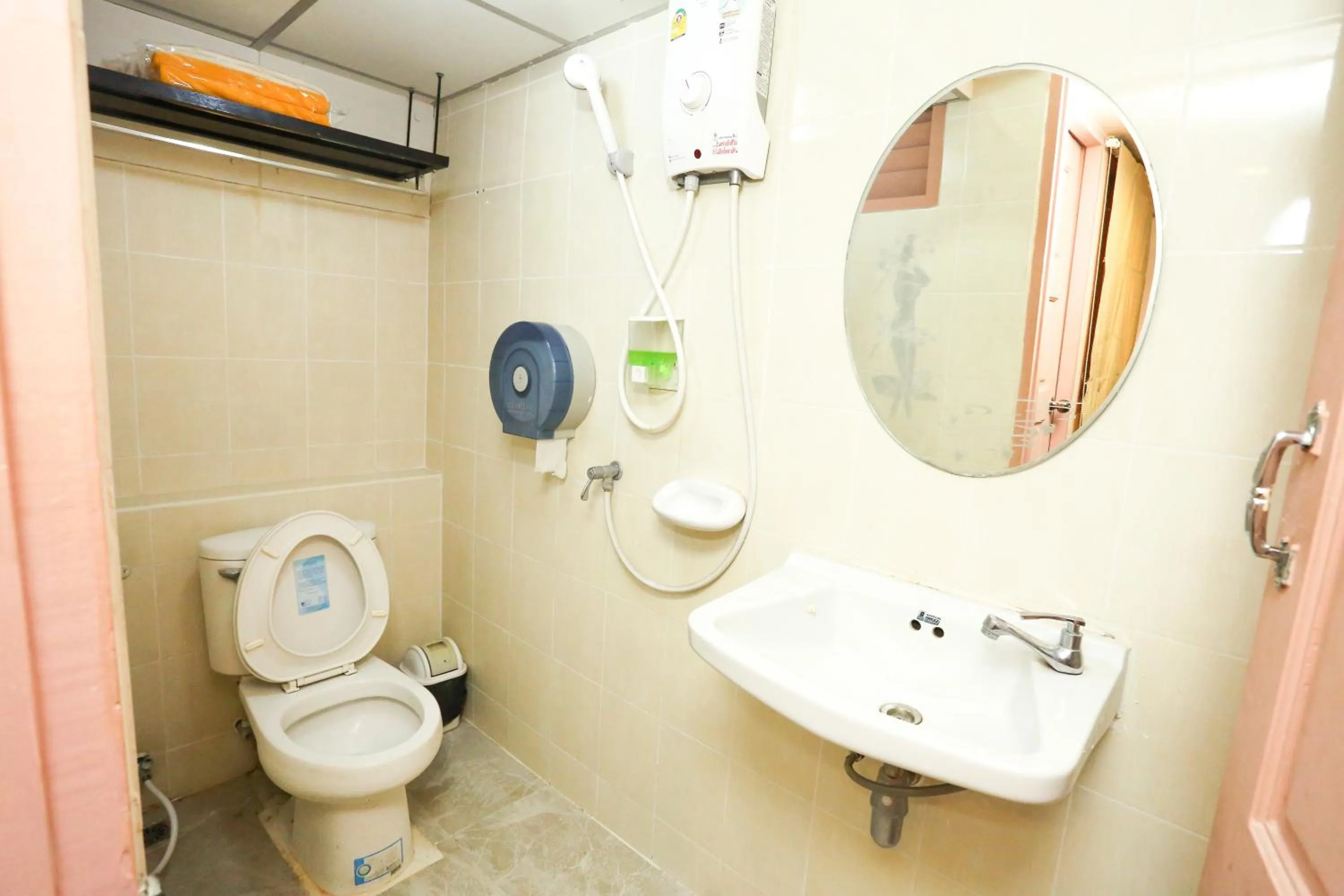 Shower in PJR Chateau